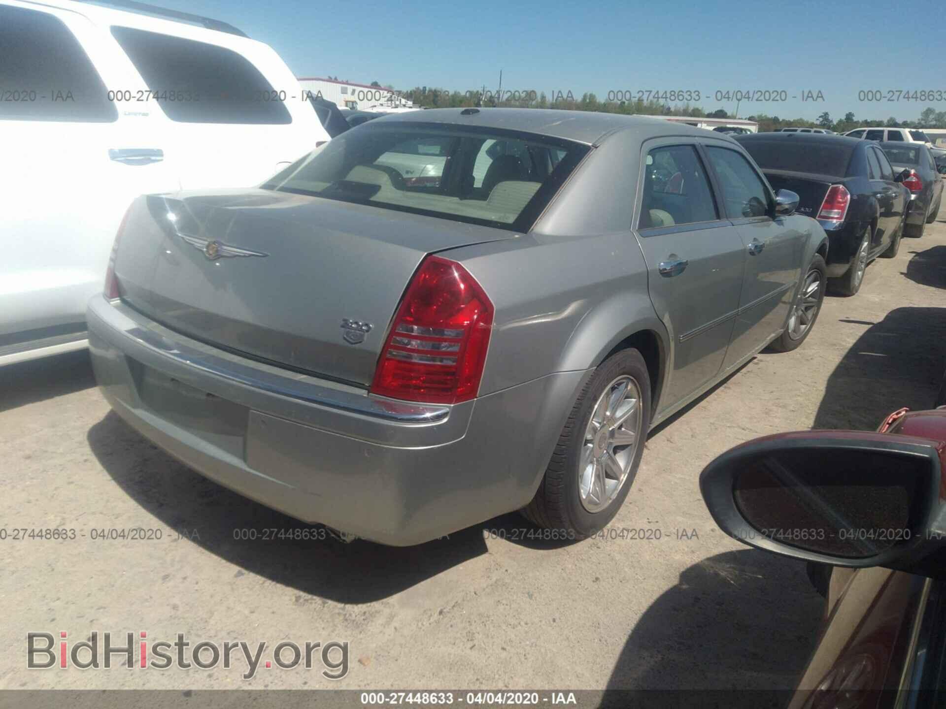 2006 CHRYSLER 300C - VIN: 2C3LA63H36H439975 - Фото 4