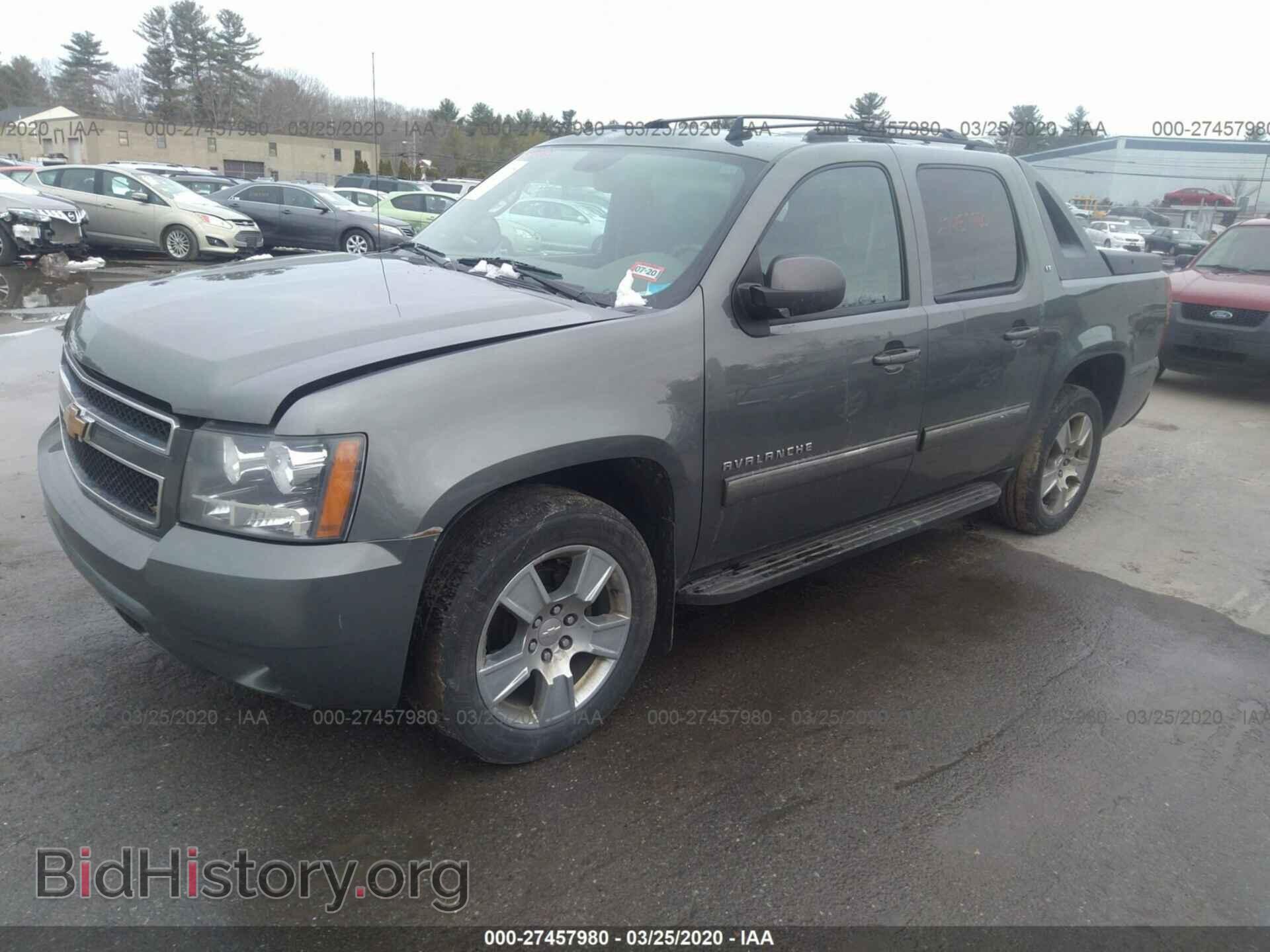 2011 CHEVROLET AVALANCHE - VIN: 3GNTKFE32BG111832 - Фото 2