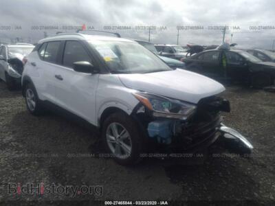2019 Nissan KICKS S/SR/SV, белый — VIN 3N1CP5CU3KL537491, IAAI