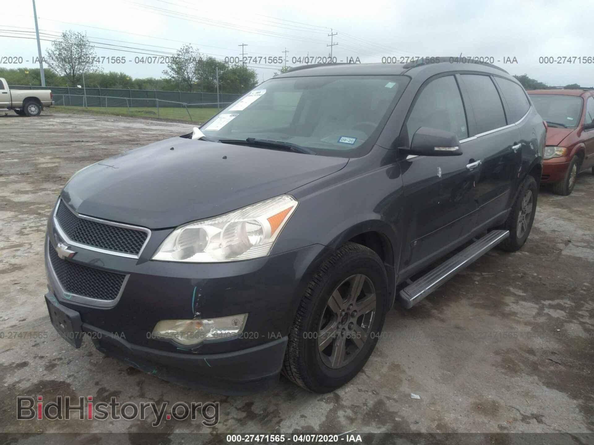 2010 CHEVROLET TRAVERSE - VIN: 1GNLRGED7AS116056 - Фото 2