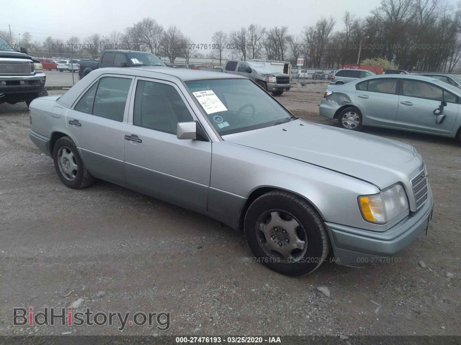 Photo WDBEA32E7SC256987 - MERCEDES-BENZ E 1995