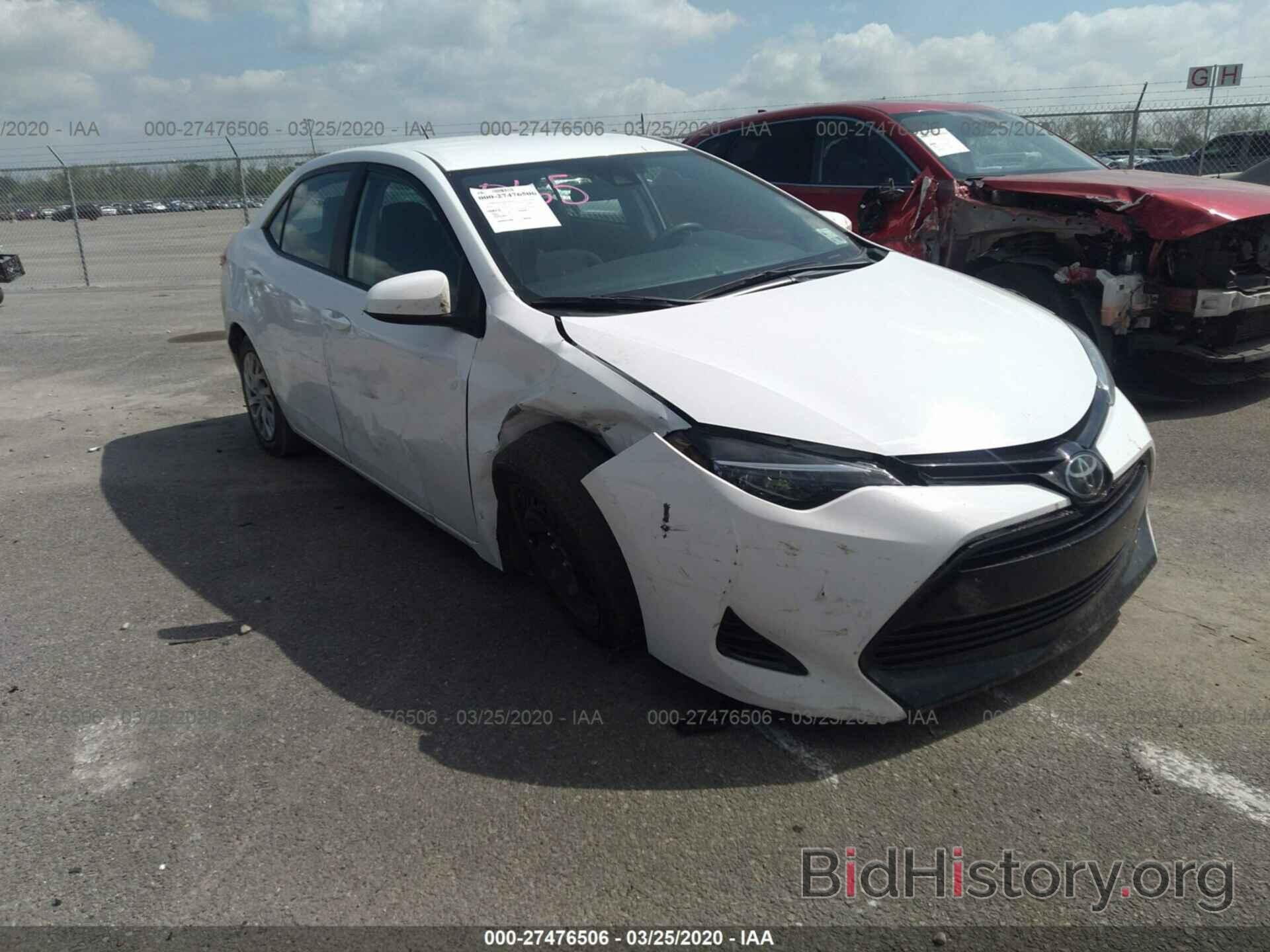 Photo 5YFBURHE9JP818240 - TOYOTA COROLLA 2018