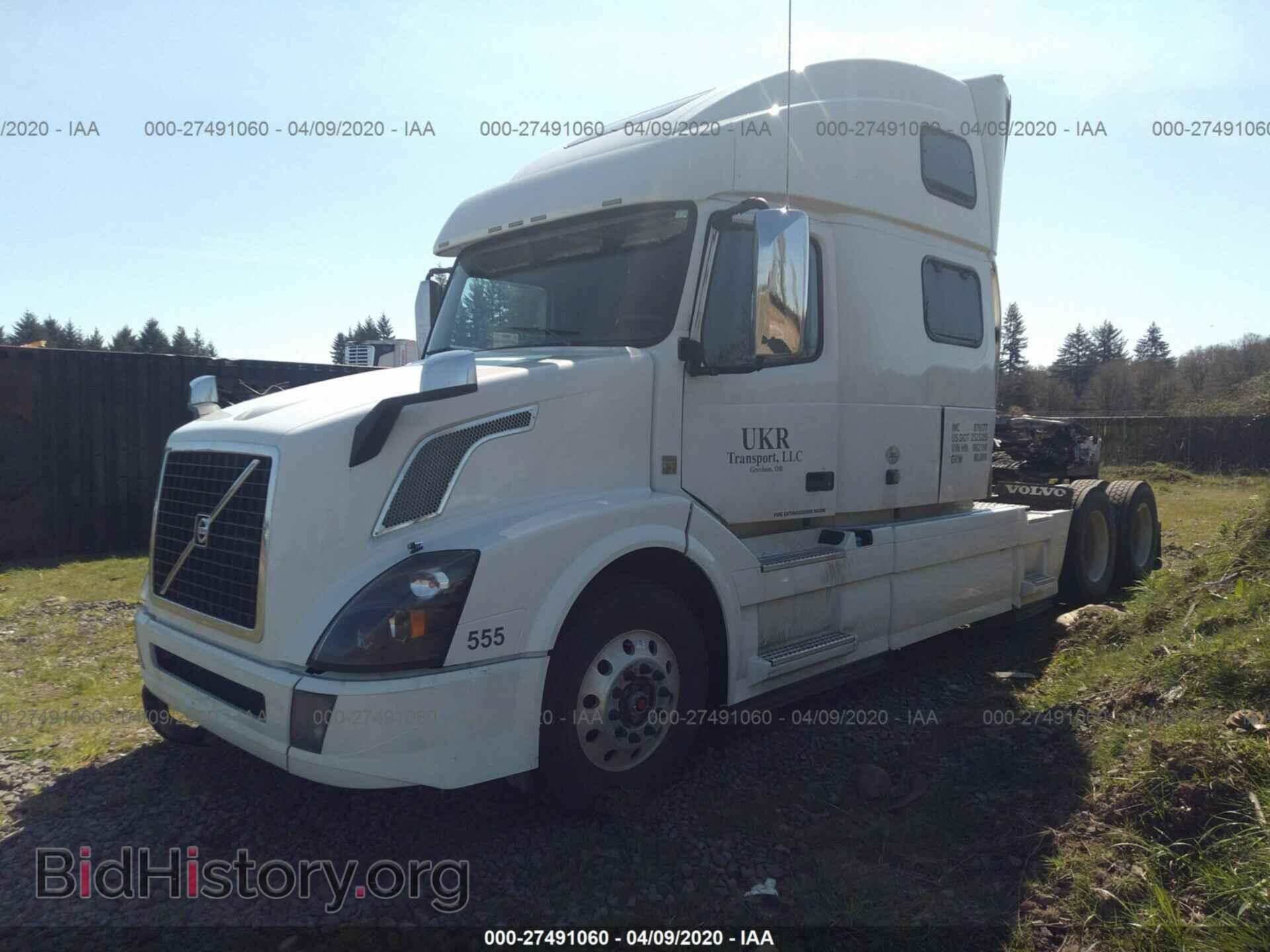 2017 VOLVO VN - VIN: 4V4NC9EH3HN982190 - Фото 2