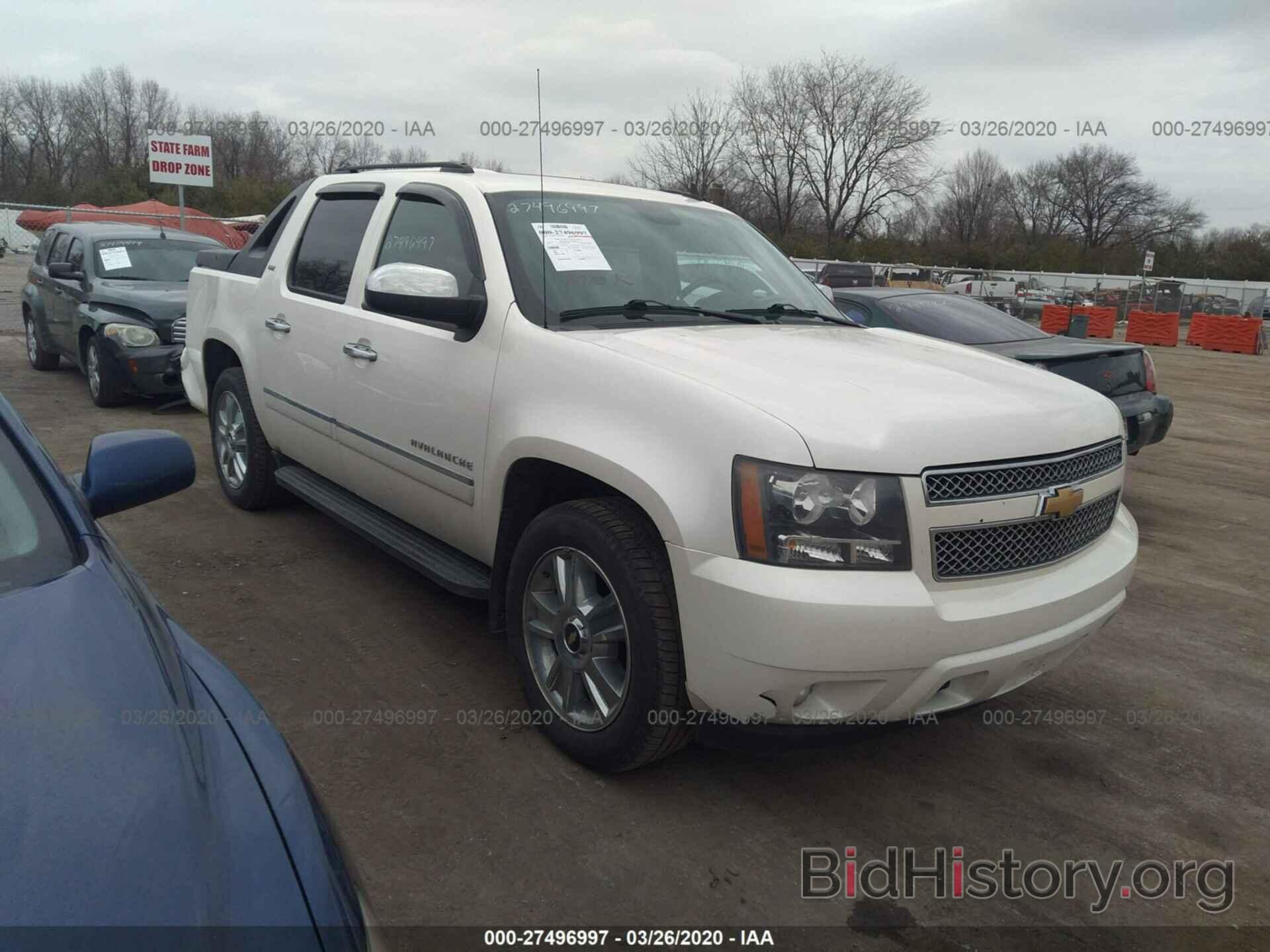 Photo 3GNVKGE03AG239452 - CHEVROLET AVALANCHE 2010