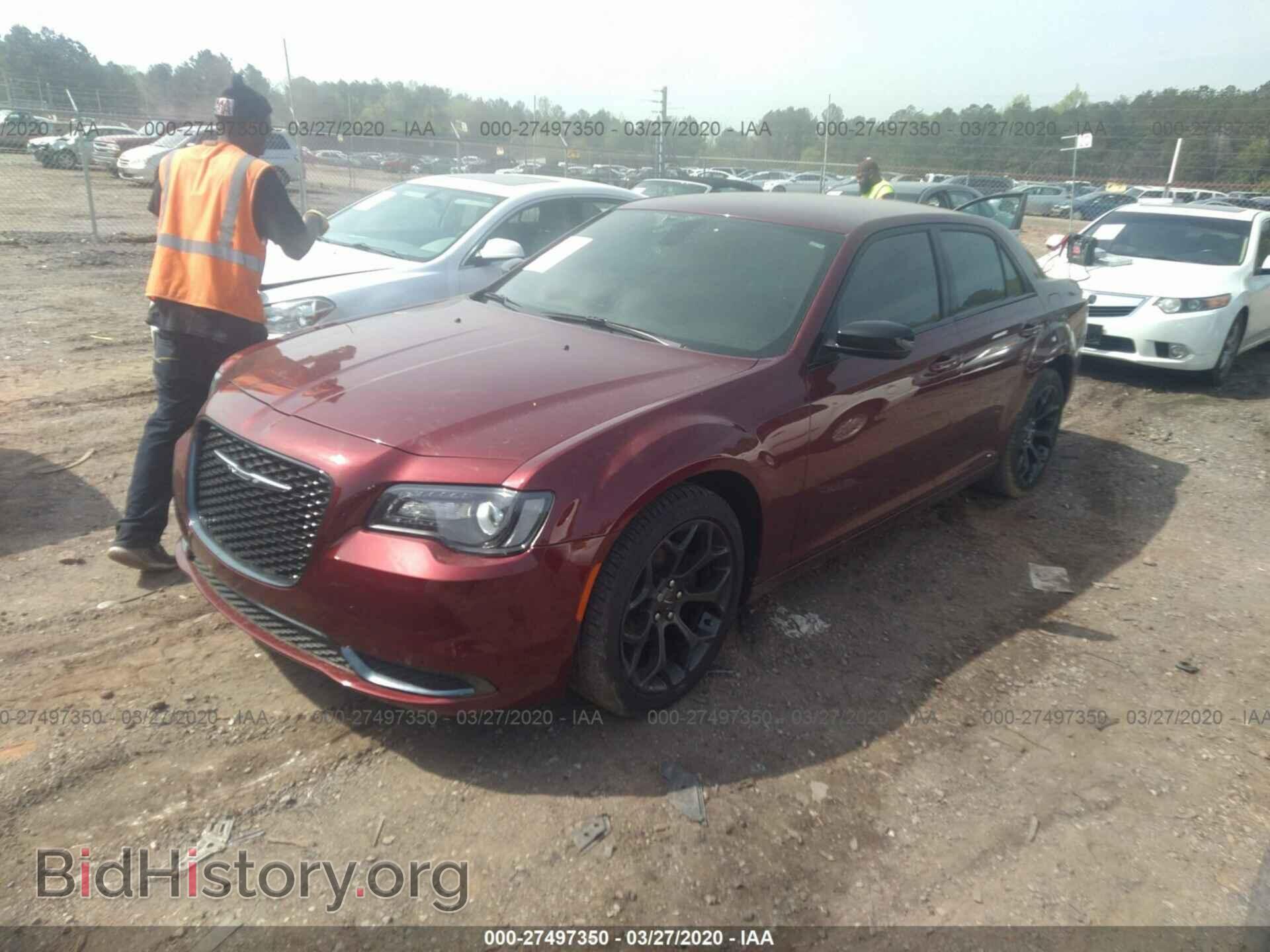 2019 CHRYSLER 300 - VIN: 2C3CCAAG3KH613593 - Фото 2