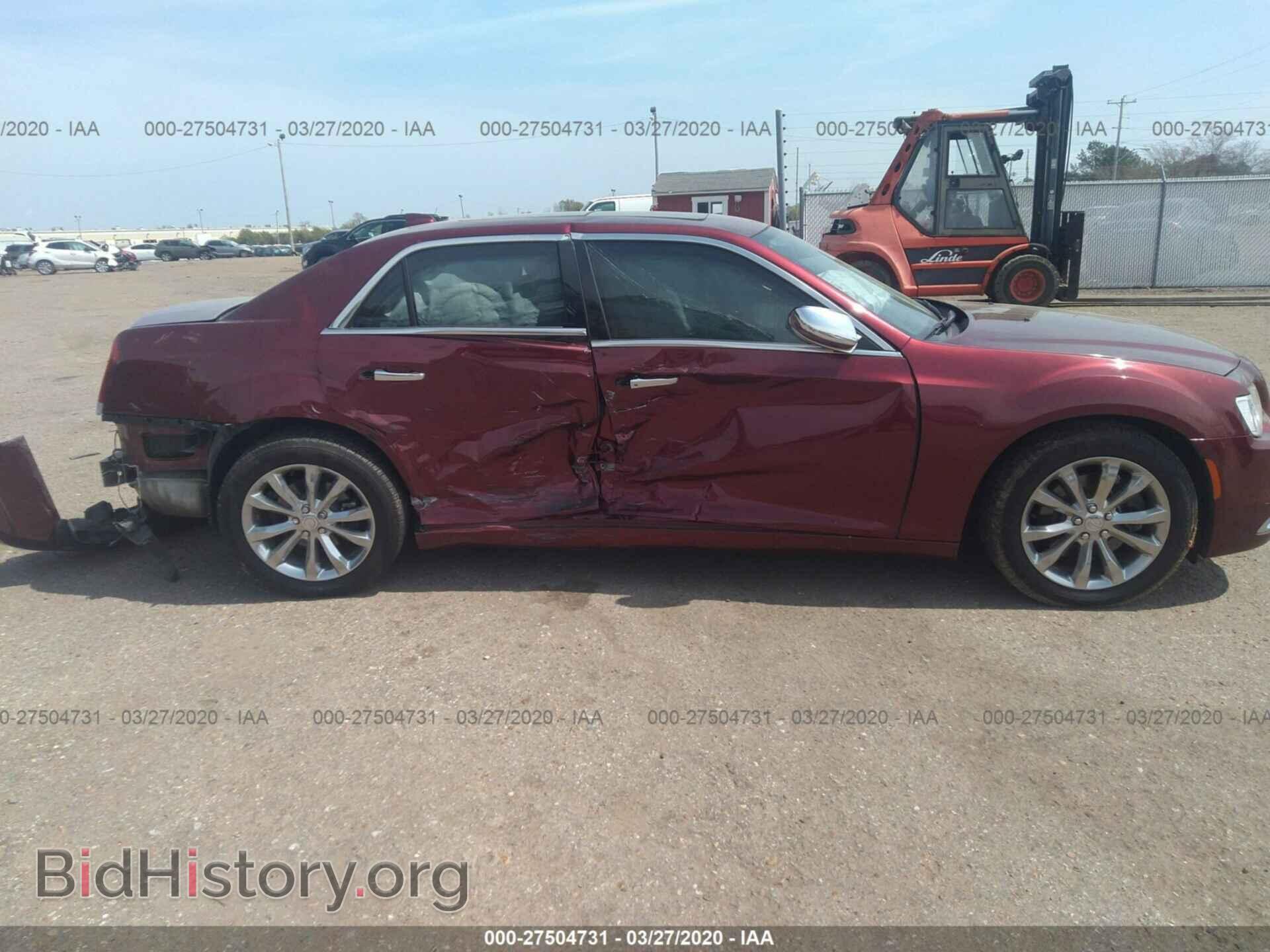 2018 CHRYSLER 300 - VIN: 2C3CCAKG3JH268742 - Фото 6