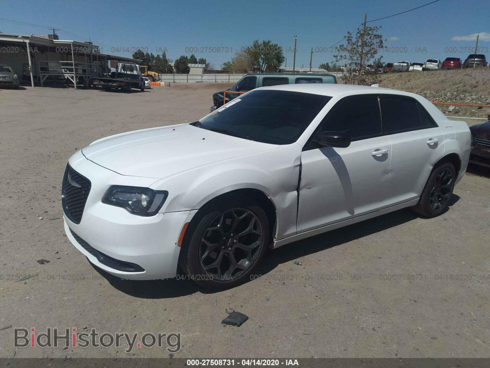 2019 CHRYSLER 300 - VIN: 2C3CCAAG8KH679413 - Фото 2