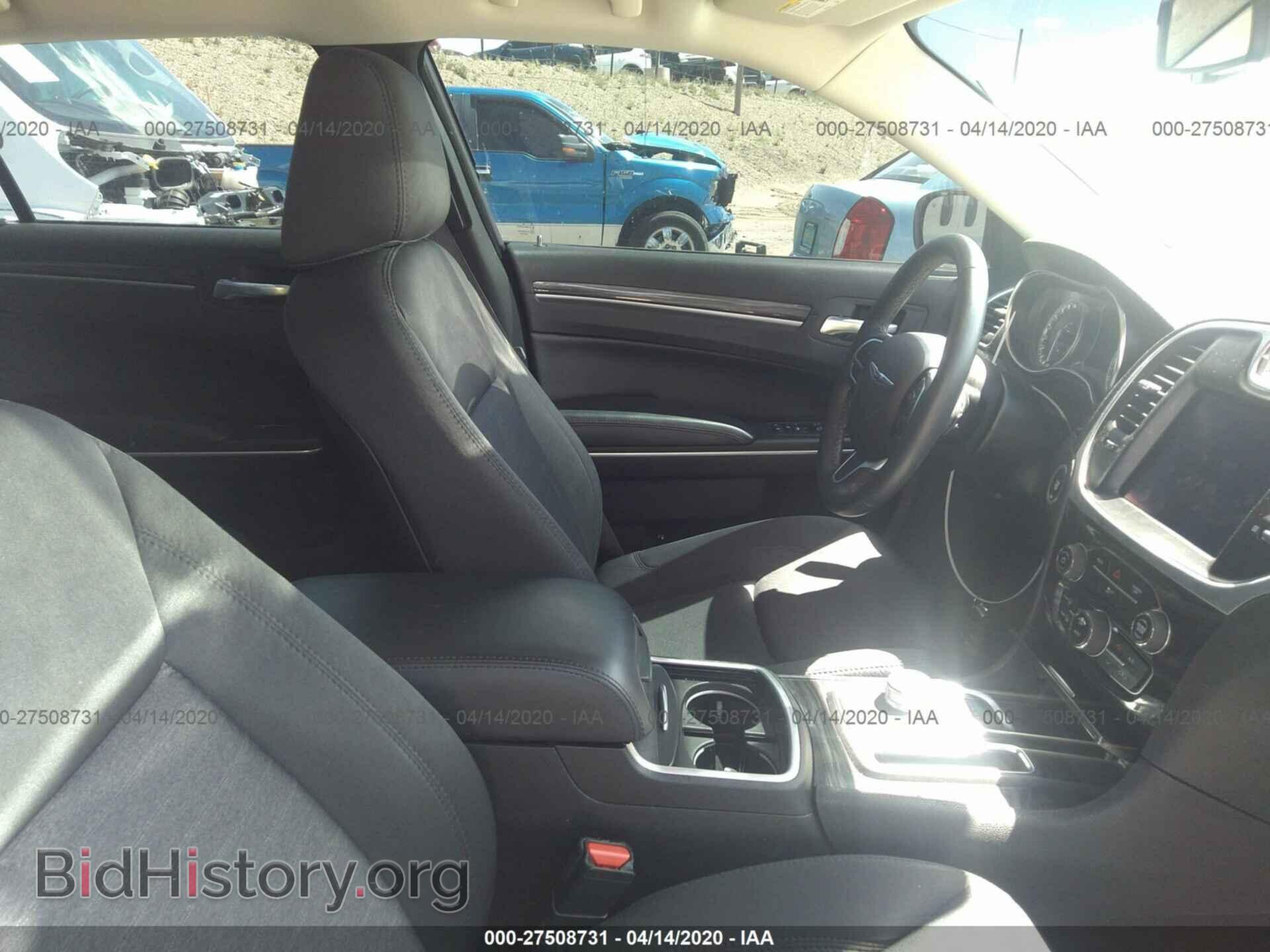 2019 CHRYSLER 300 - VIN: 2C3CCAAG8KH679413 - Фото 5