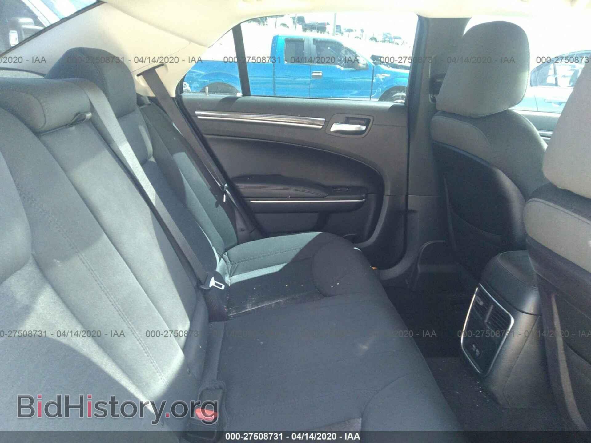 2019 CHRYSLER 300 - VIN: 2C3CCAAG8KH679413 - Фото 8