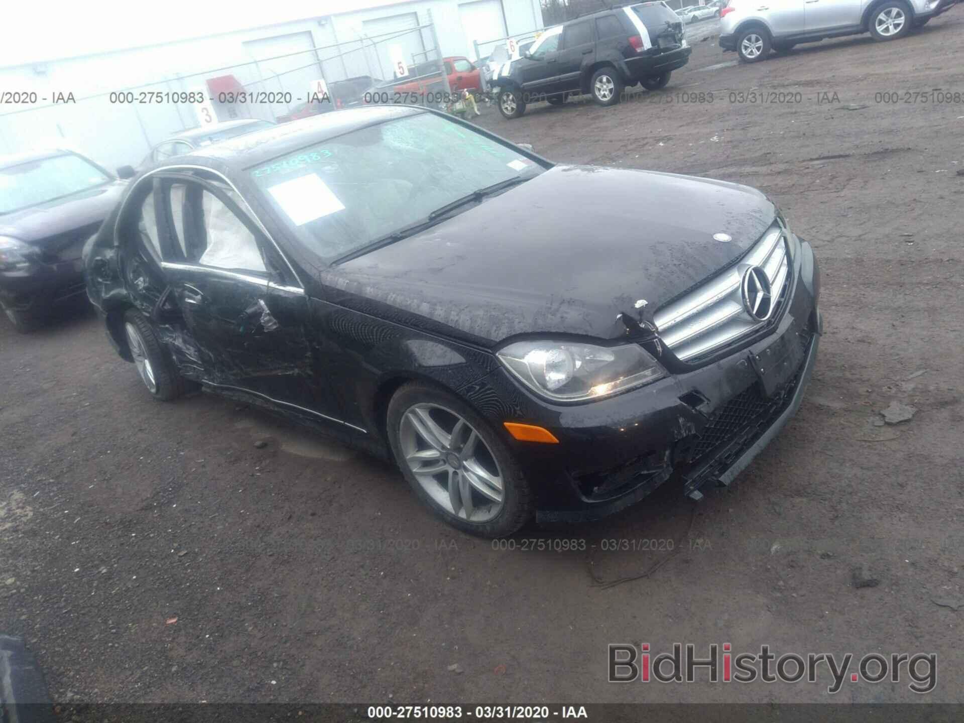 Photo WDDGF8AB9DG098542 - MERCEDES-BENZ C 2013