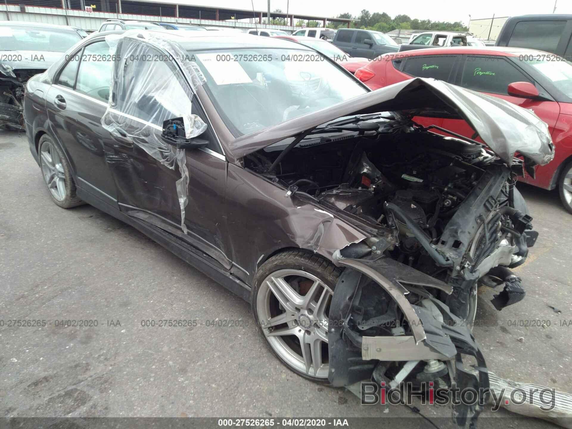 Photo WDDGF4HB4DR267806 - MERCEDES-BENZ C 2013