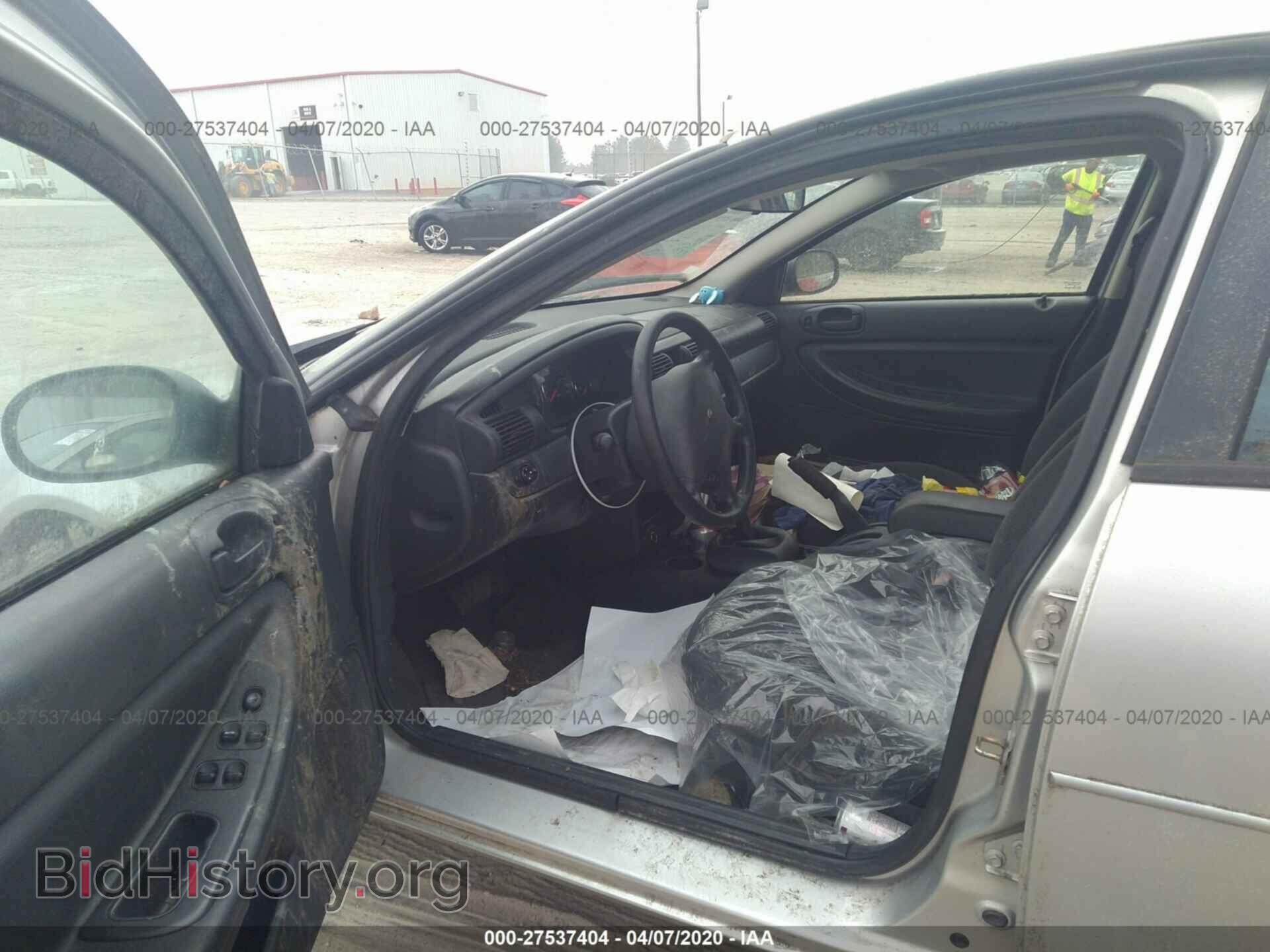 2004 CHRYSLER SEBRING - VIN: 1C3EL46X04N297423 - Фото 5