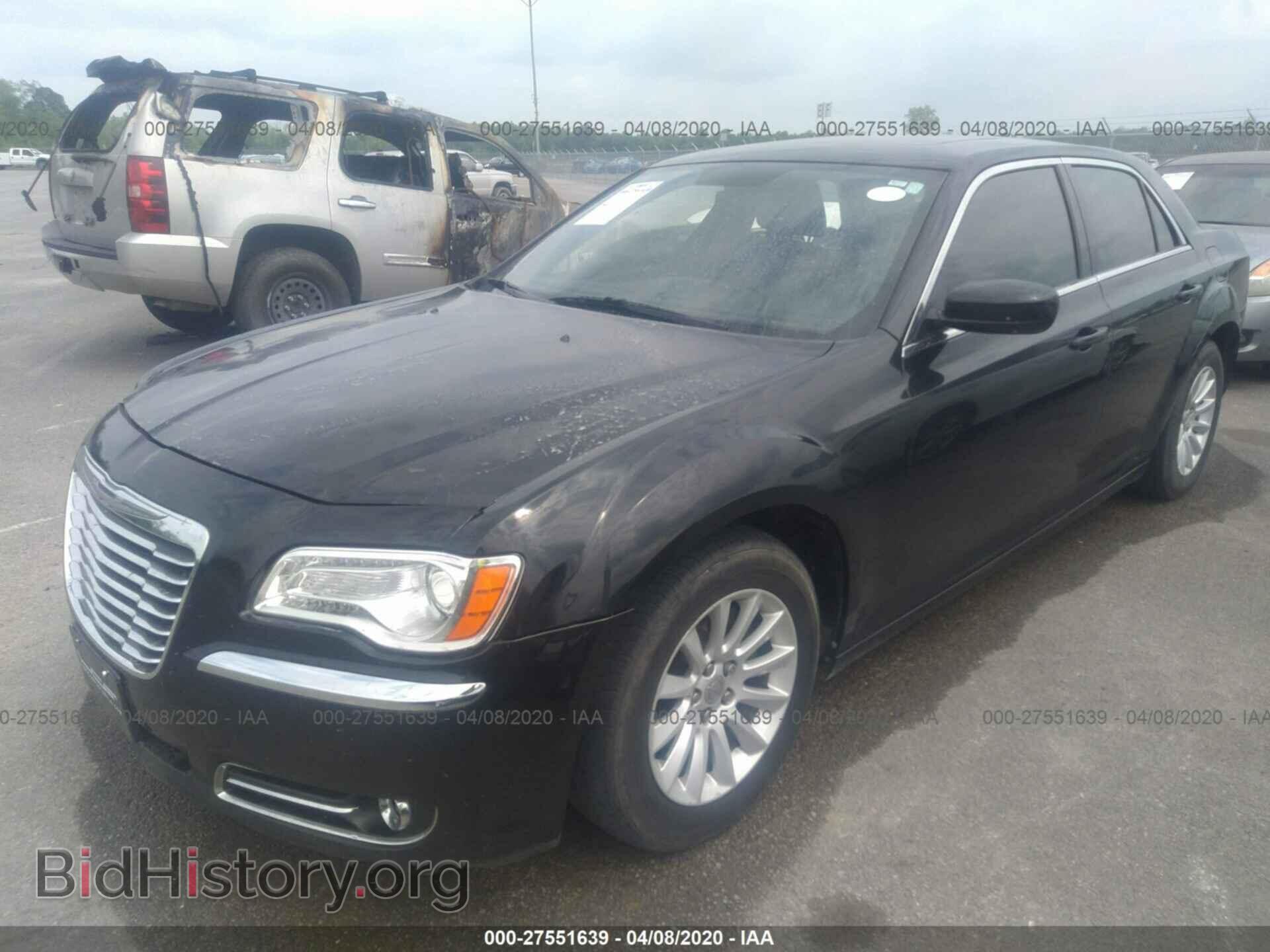 2013 CHRYSLER 300 - VIN: 2C3CCAAG5DH572810 - Фото 2