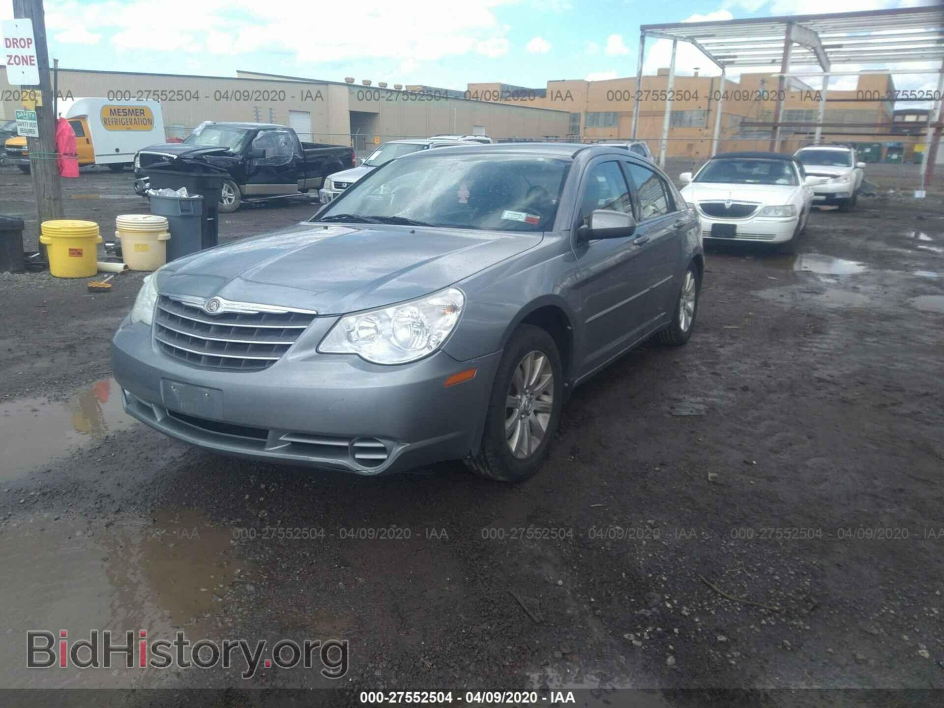 2010 CHRYSLER SEBRING - VIN: 1C3CC5FD5AN194481 - Photo 2