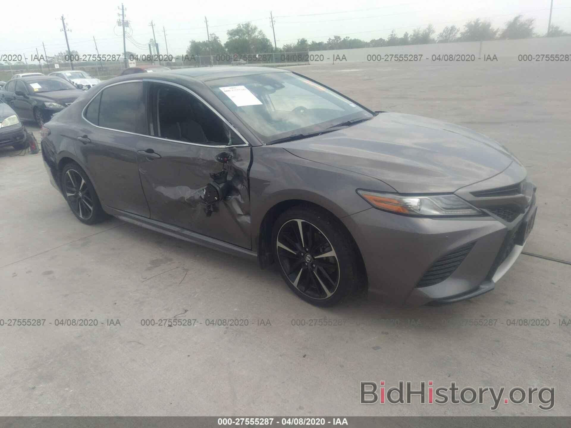 Photo 4T1B61HK1JU085262 - TOYOTA CAMRY 2018