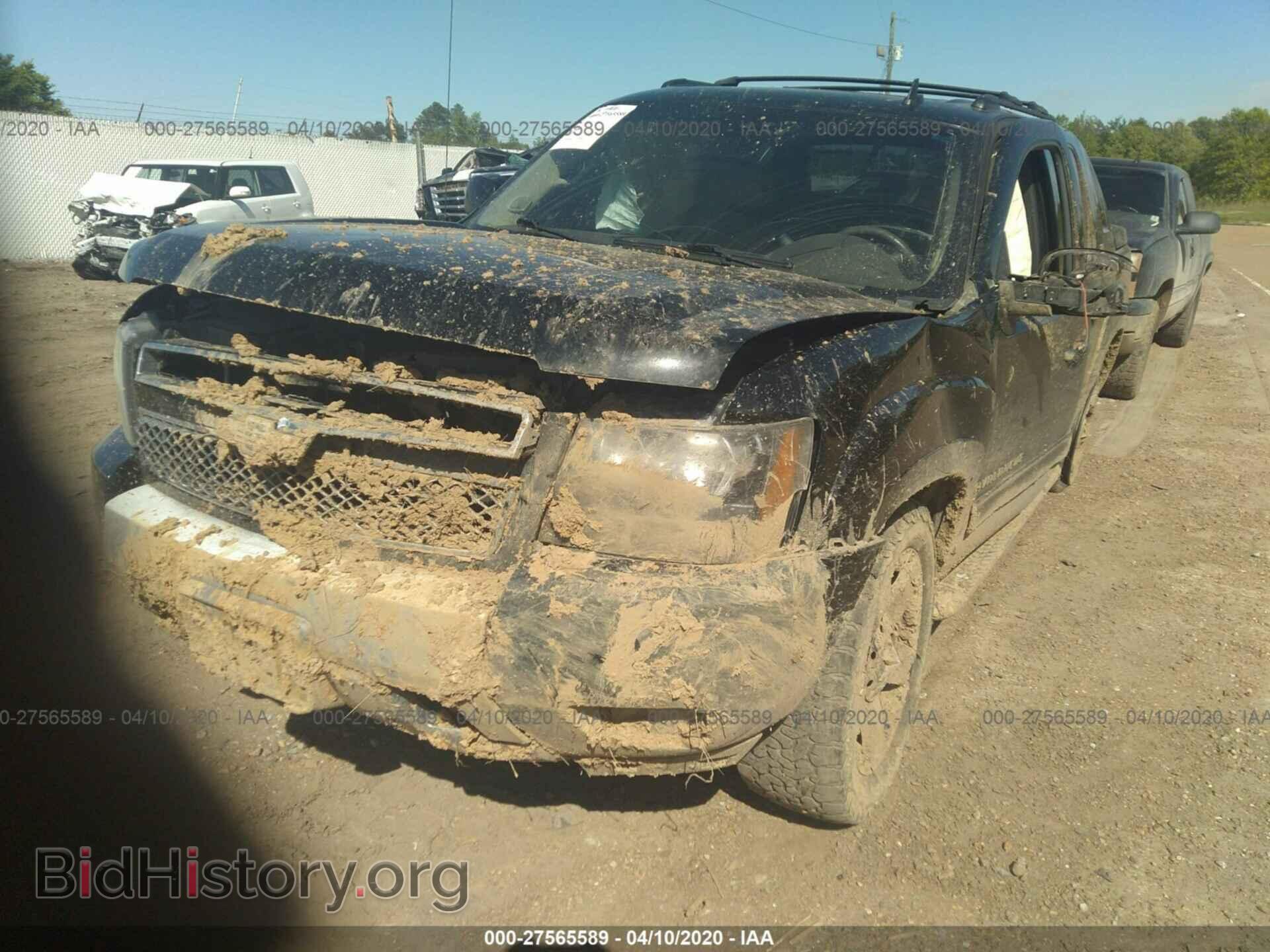2011 CHEVROLET AVALANCHE - VIN: 3GNTKFE38BG214902 - Фото 2