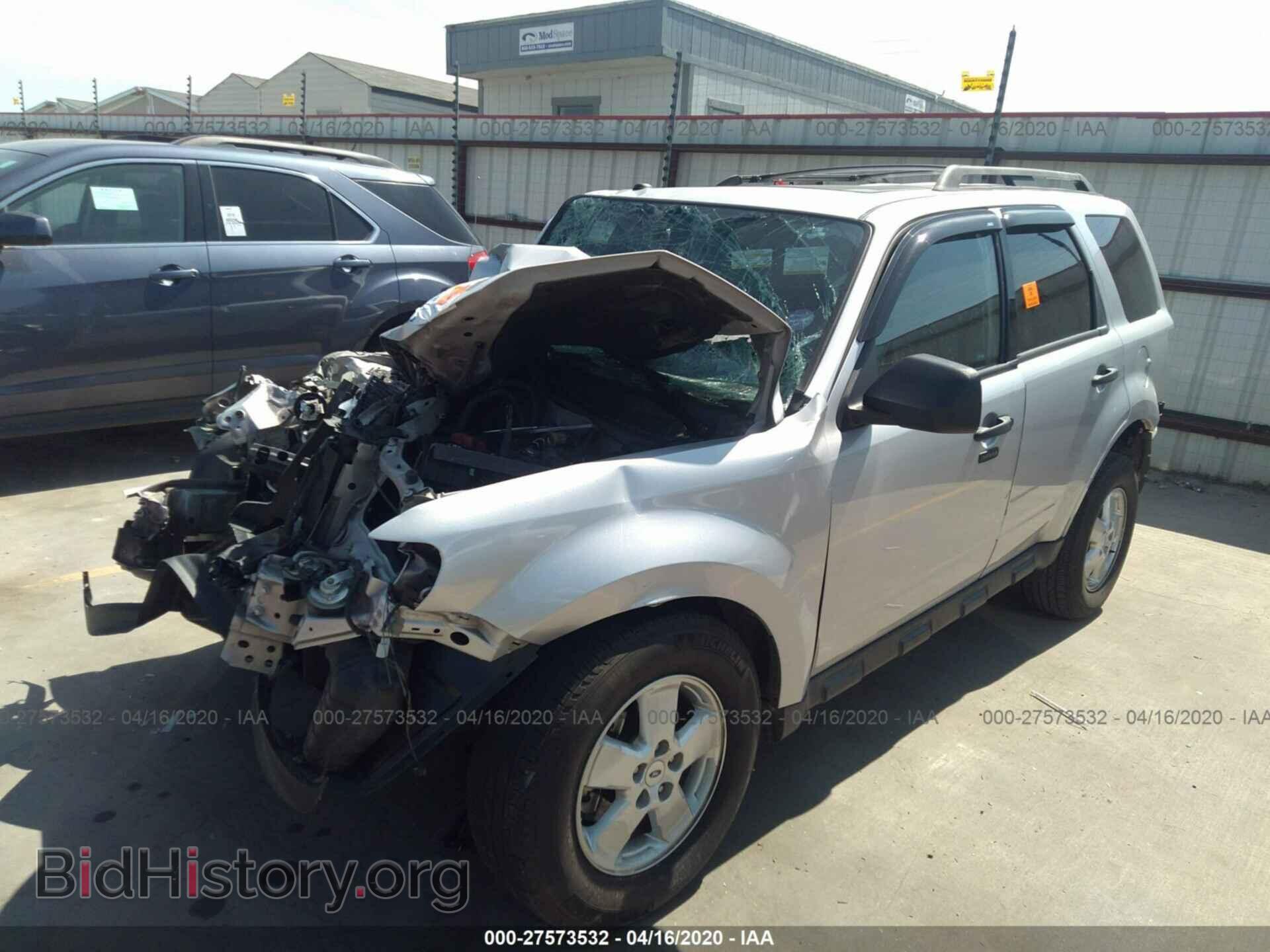 2011 FORD ESCAPE - VIN: 1FMCU0D75BKA07098 - Фото 2