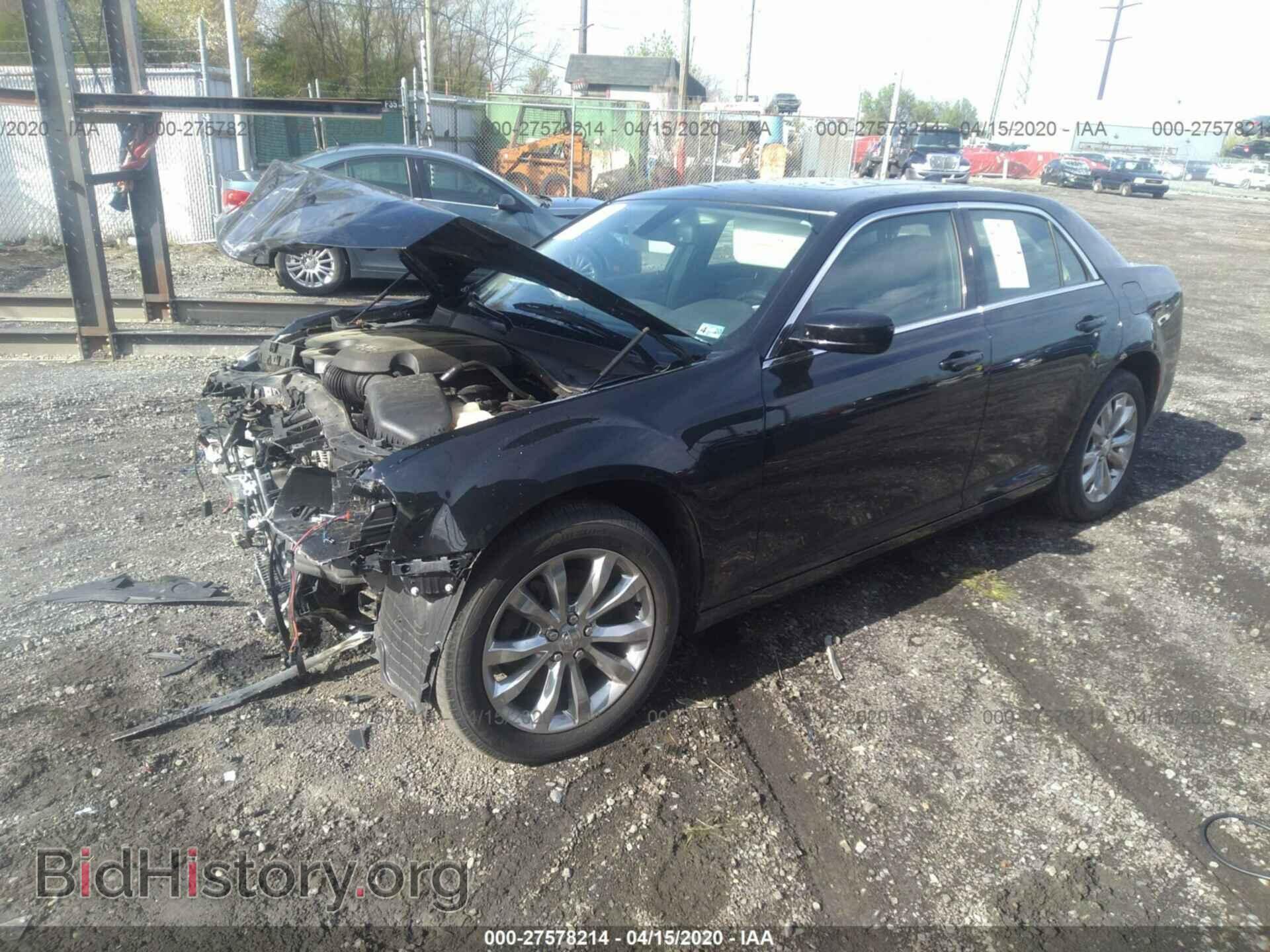 2017 CHRYSLER 300 - VIN: 2C3CCARG1HH512940 - Фото 2