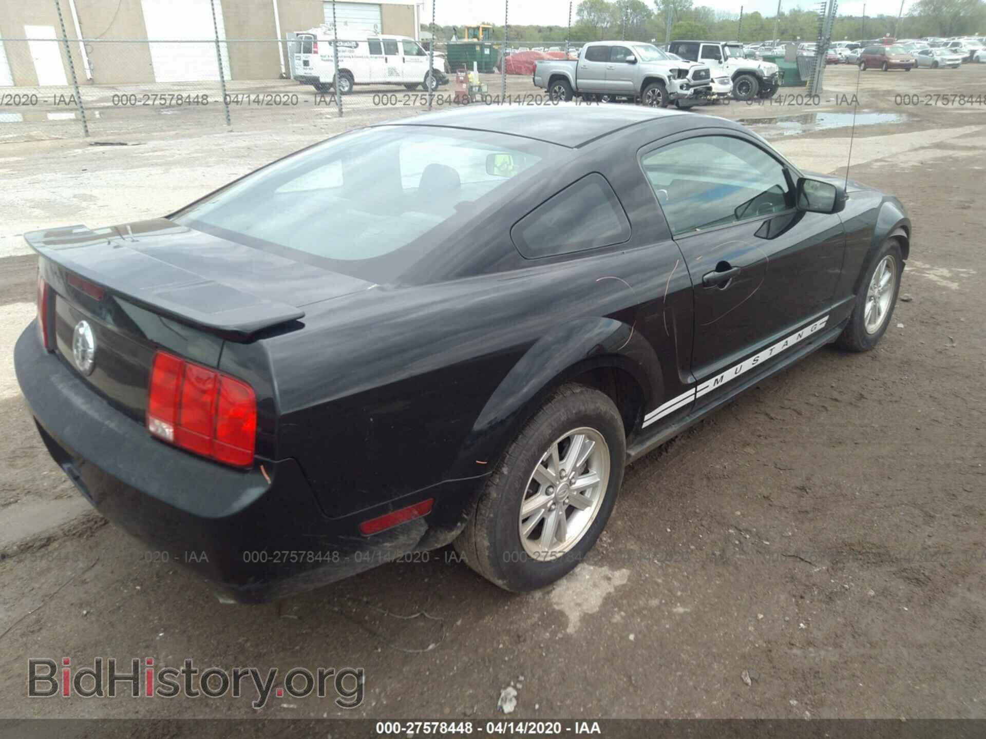 2007 FORD MUSTANG - VIN: 1ZVFT80N975345940 - Фото 4