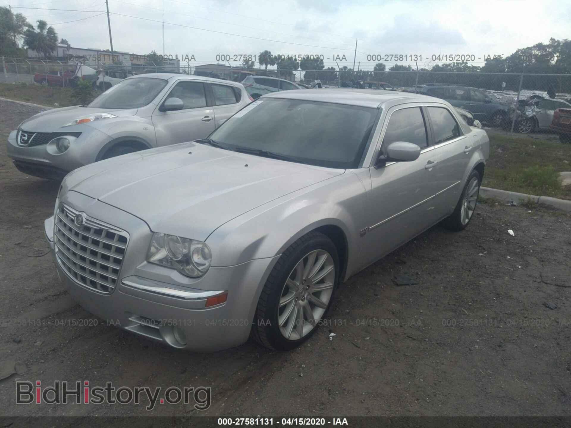 2007 CHRYSLER 300C - VIN: 2C3KA63H07H790789 - Фото 2