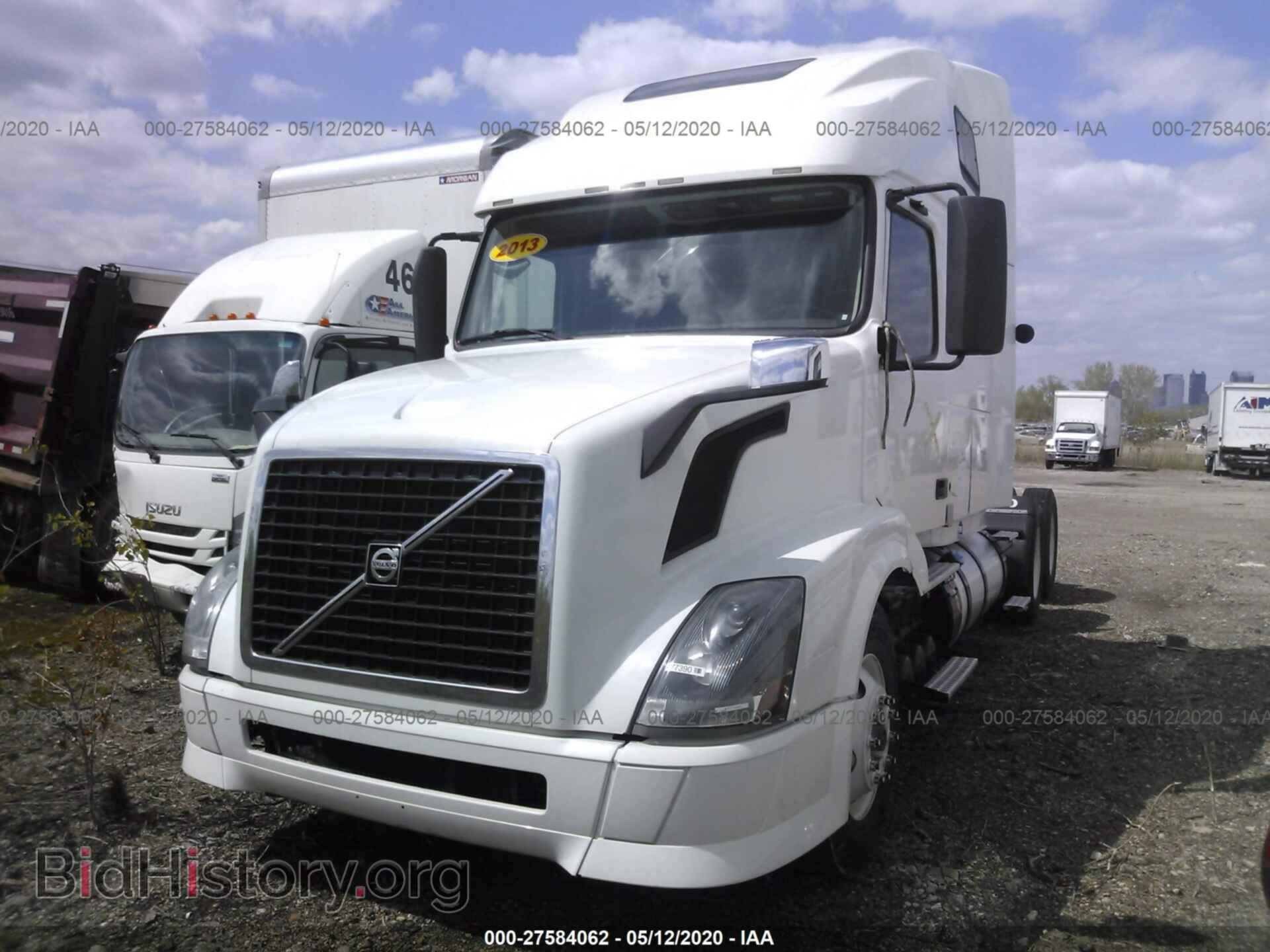 2013 VOLVO VN - VIN: 4V4NC9TH0DN568409 - Фото 2