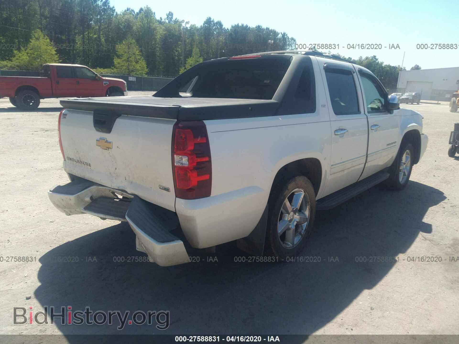 2011 CHEVROLET AVALANCHE - VIN: 3GNTKGE31BG353792 - Фото 4
