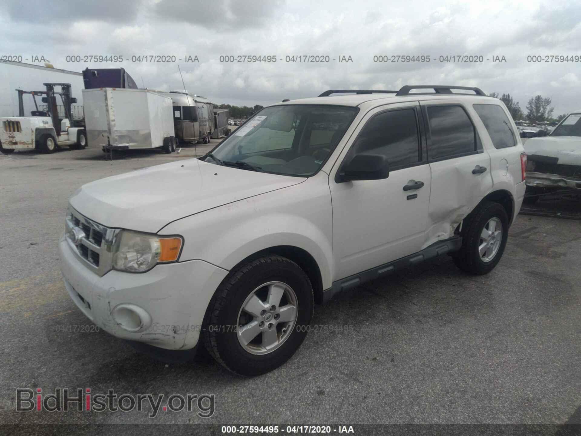 2011 FORD ESCAPE - VIN: 1FMCU0D70BKB75019 - Photo 2