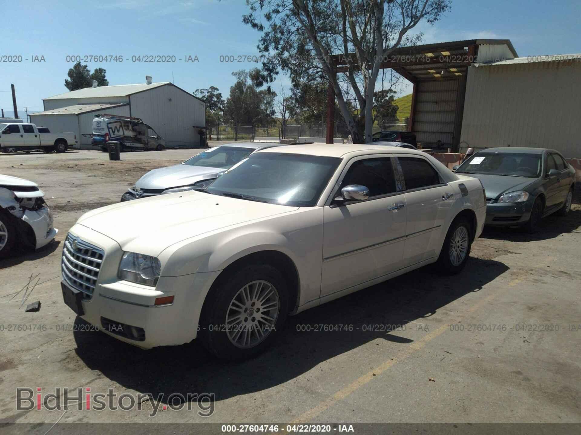 2010 CHRYSLER 300 - VIN: 2C3CA5CV2AH119376 - Фото 2