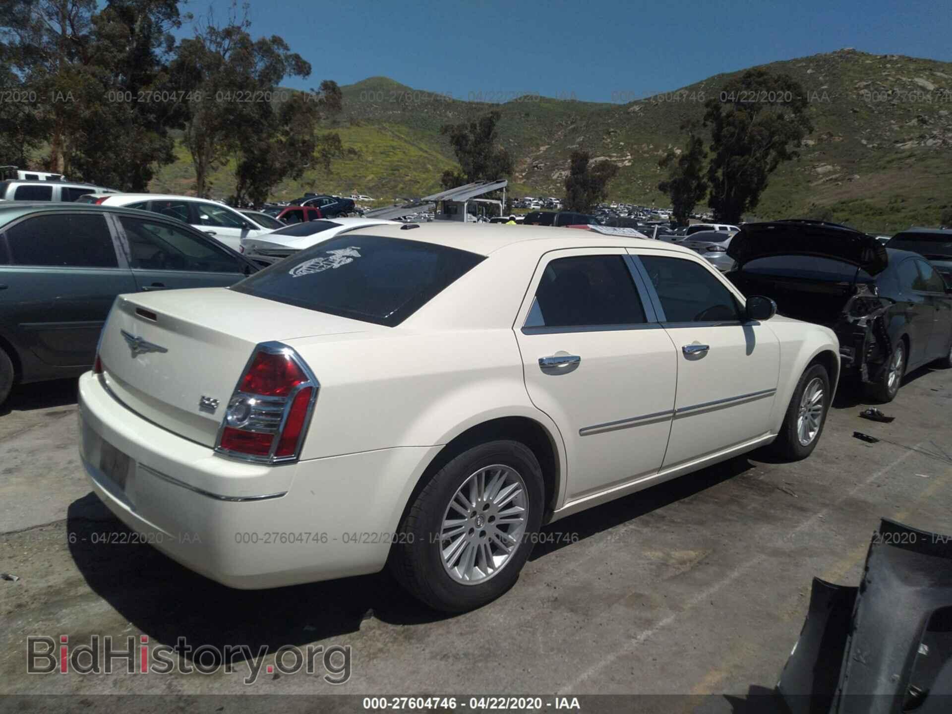 2010 CHRYSLER 300 - VIN: 2C3CA5CV2AH119376 - Фото 4