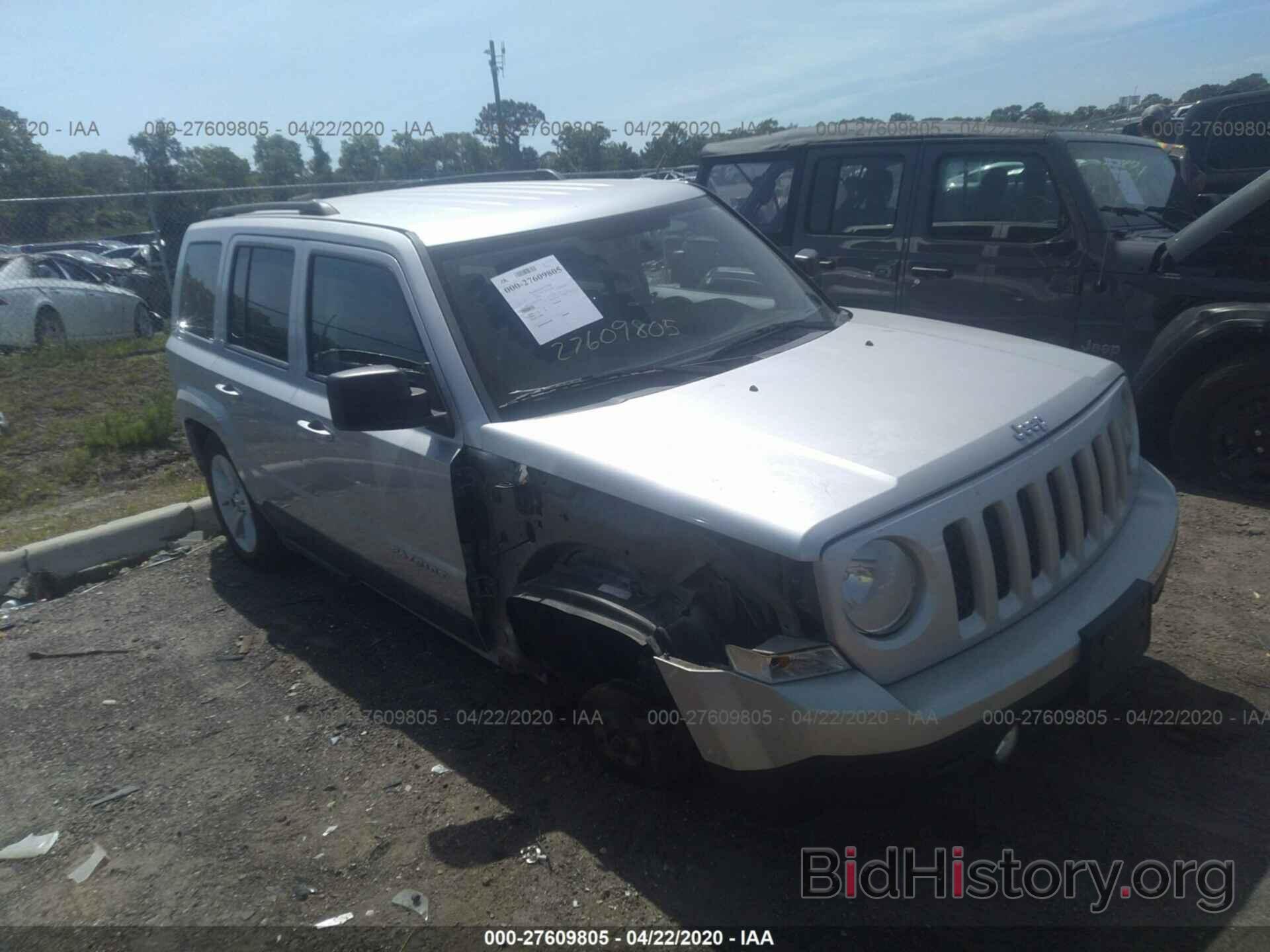 Photo 1J4NT1GA1BD102690 - JEEP PATRIOT 2011