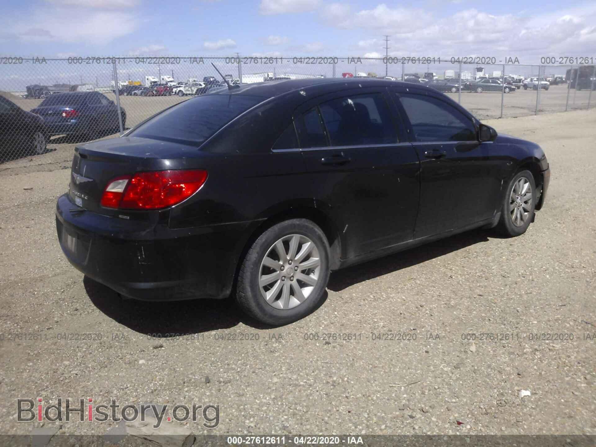 2010 CHRYSLER SEBRING - VIN: 1C3CC5FB1AN212828 - Фото 4