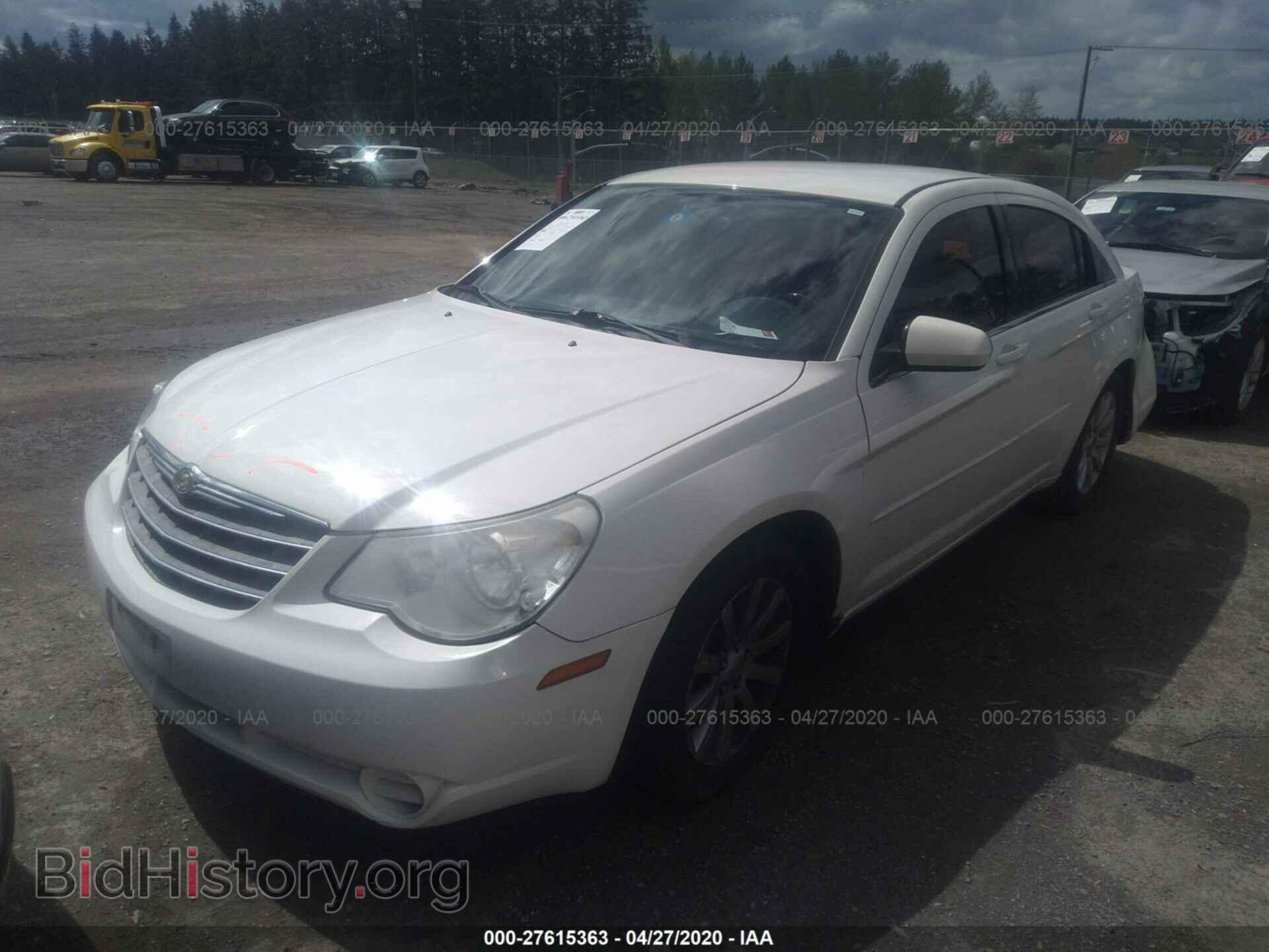 2010 CHRYSLER SEBRING - VIN: 1C3CC5FB4AN140958 - Фото 2