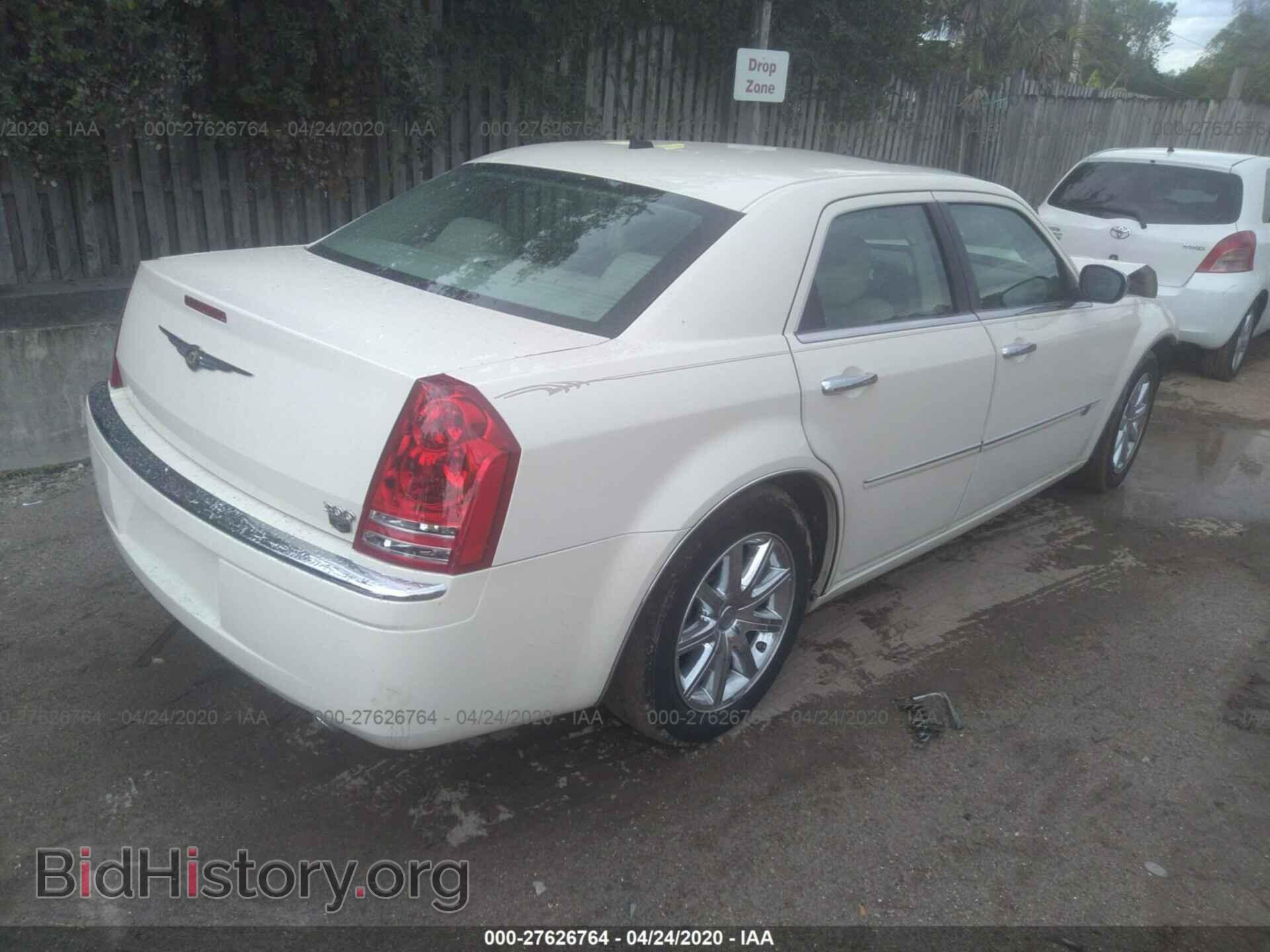 2008 CHRYSLER 300C - VIN: 2C3KA63H88H236515 - Фото 4