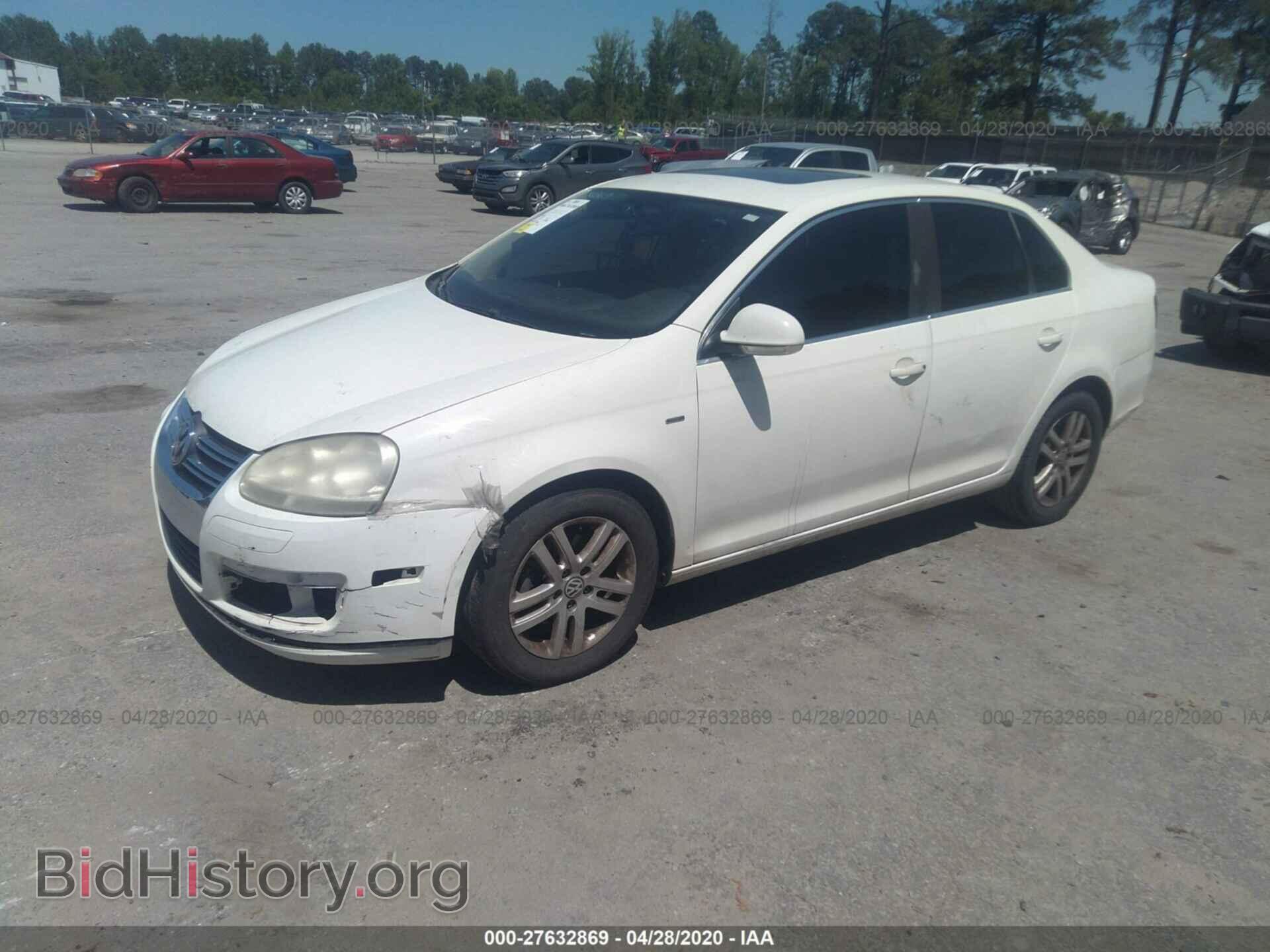 2007 Volkswagen Jetta - VIN: 3VWEF71K77M201671 - Фото 2