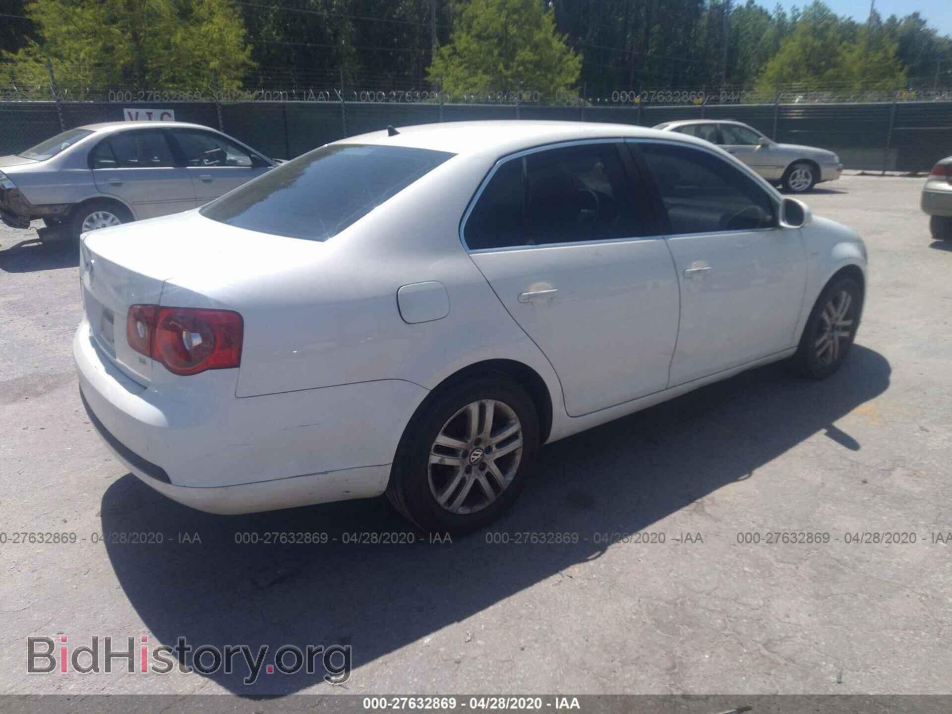 2007 Volkswagen Jetta - VIN: 3VWEF71K77M201671 - Фото 4