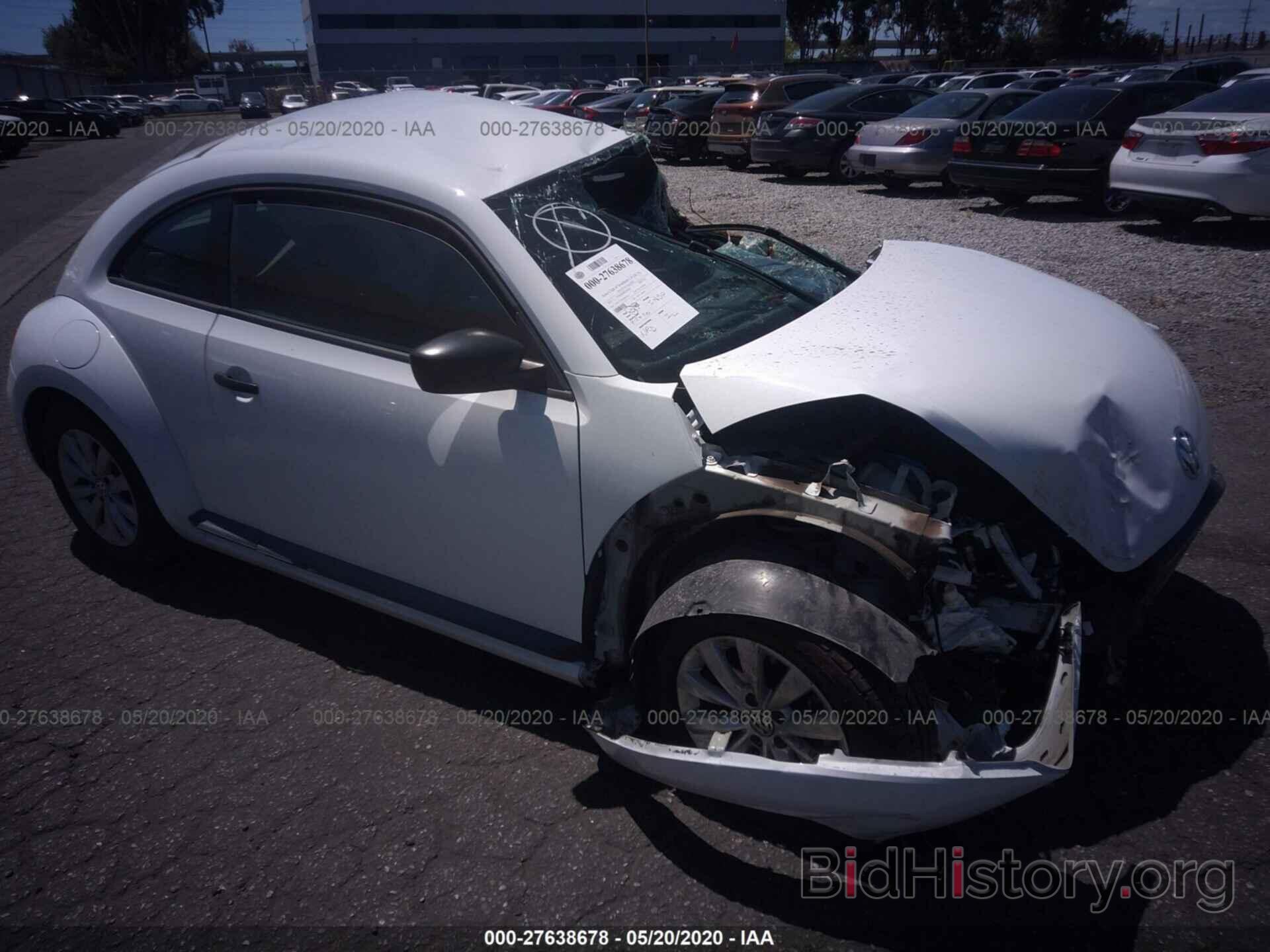 Photo 3VWF17AT8FM628531 - VOLKSWAGEN BEETLE 2015