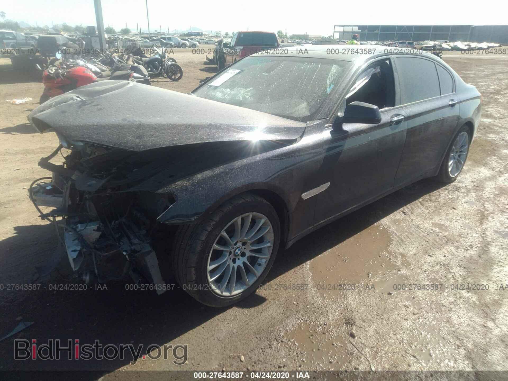 2012 BMW 750 - VIN: WBAKB8C59CDX20870 - Фото 2