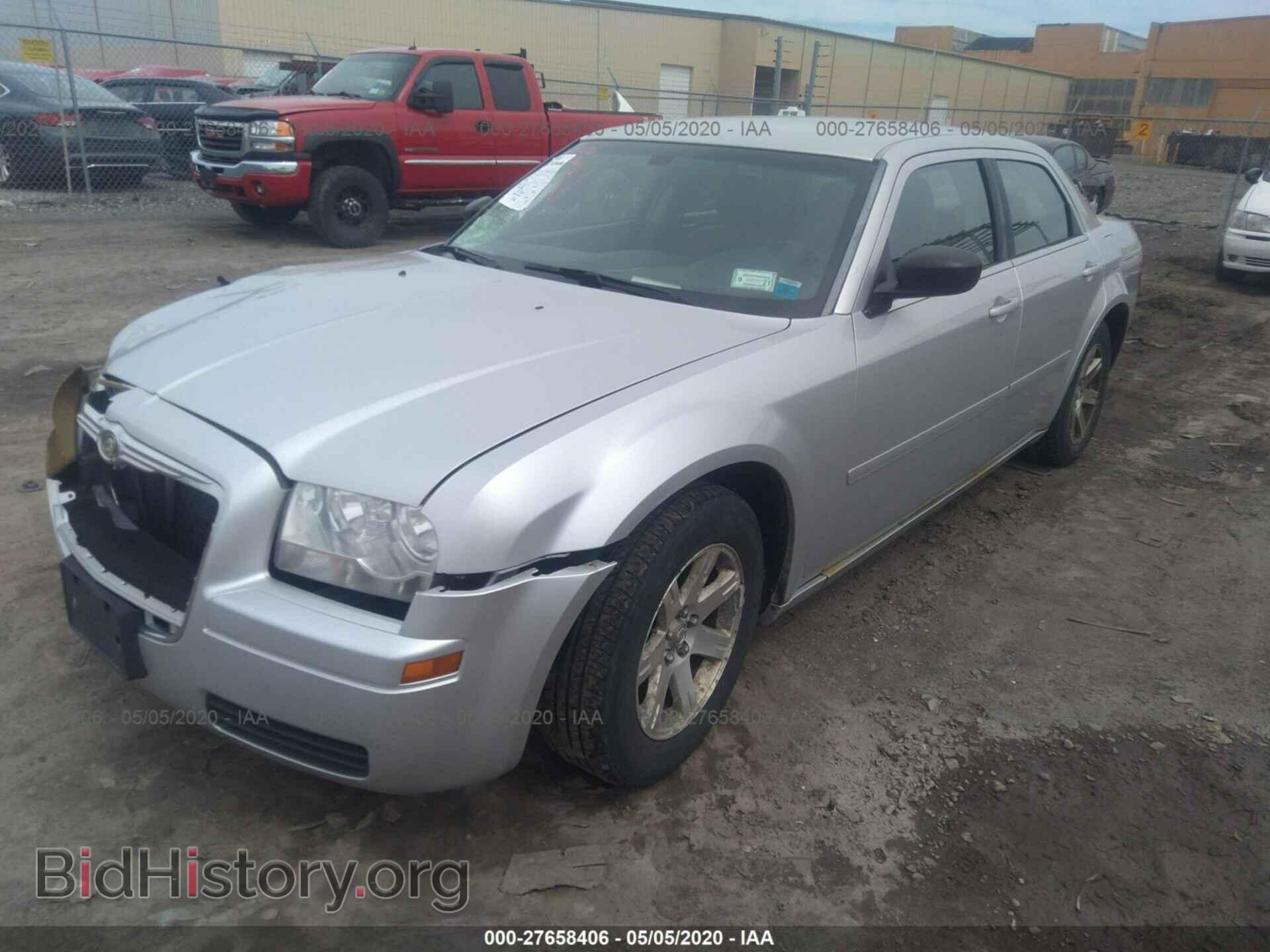 2005 CHRYSLER 300 - VIN: 2C3JA43R65H551446 - Фото 2