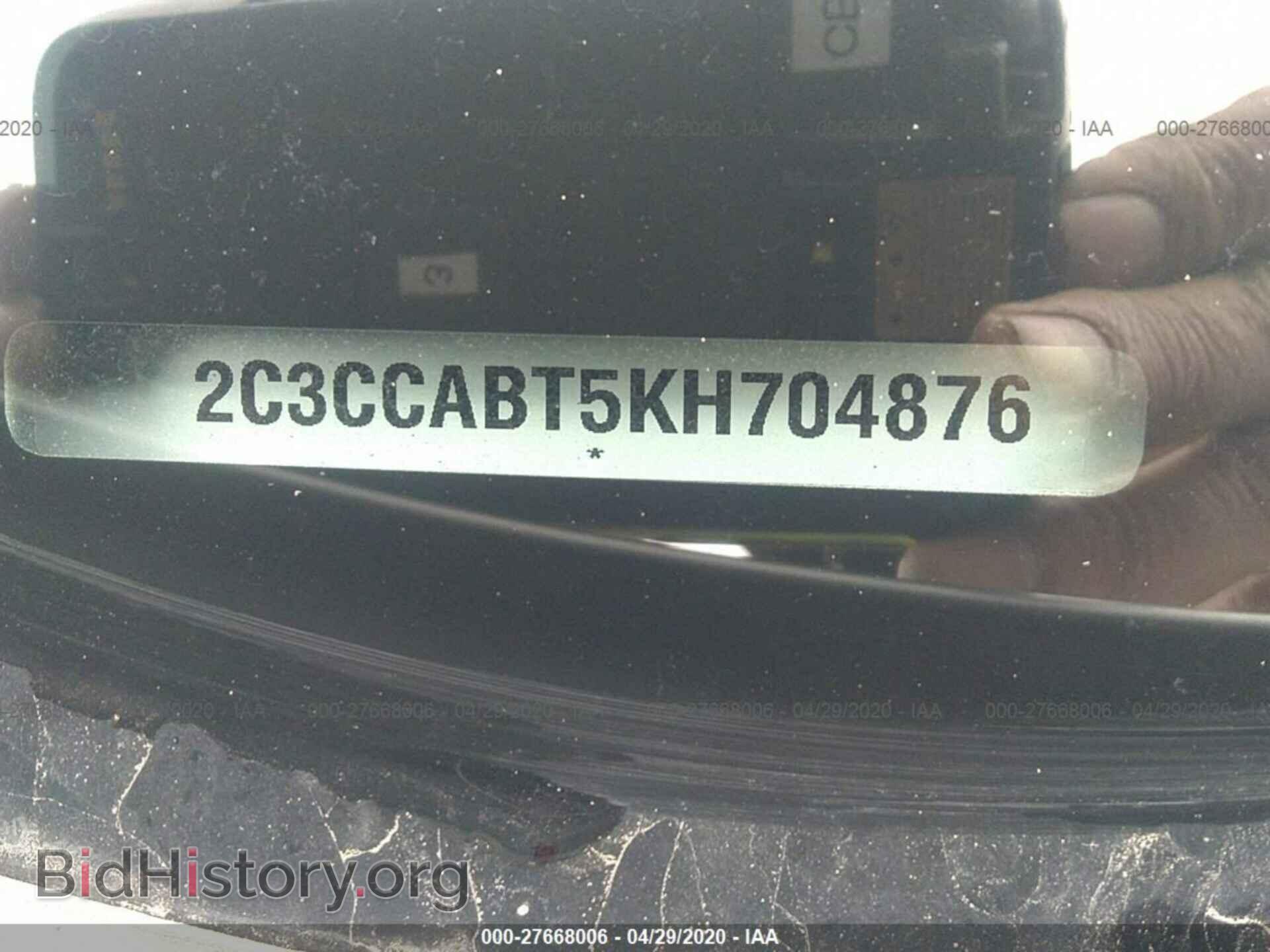 2019 CHRYSLER 300 - VIN: 2C3CCABT5KH704876 - Photo 9
