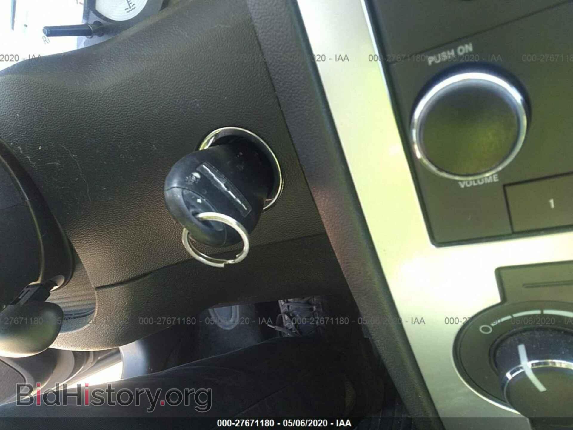 2010 CHRYSLER 300 - VIN: 2C3CA4CD2AH328523 - Фото 11