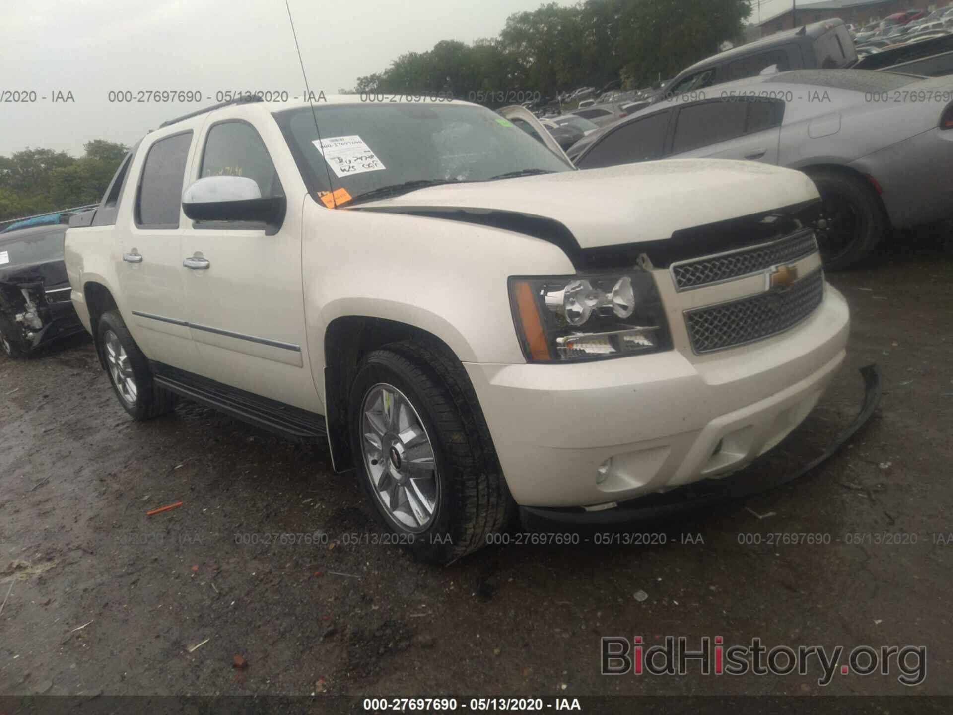 Photo 3GNVKGE05AG178136 - CHEVROLET AVALANCHE 2010