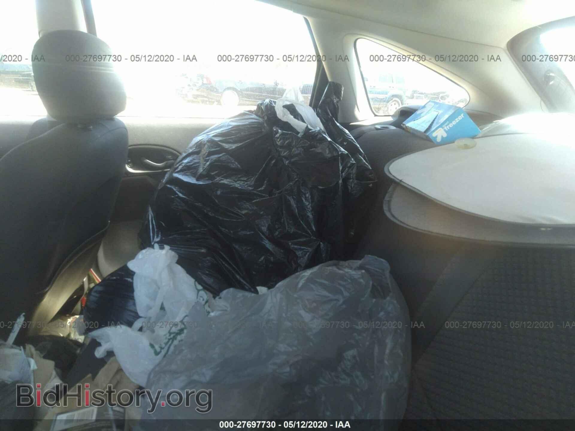 2005 FORD FOCUS - VIN: 3FAFP37N15R110660 - Фото 8
