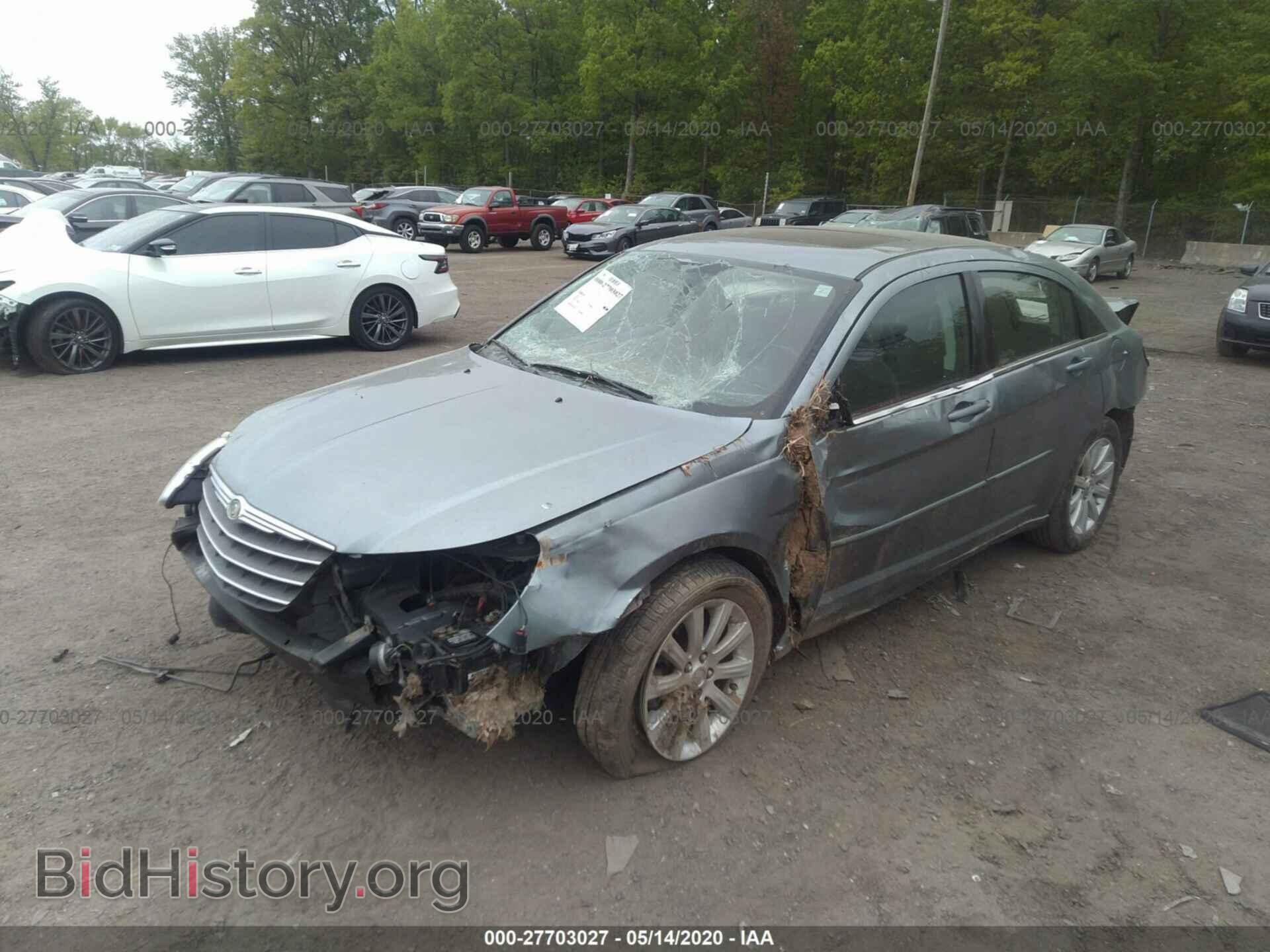2010 CHRYSLER SEBRING - VIN: 1C3CC5FB8AN228248 - Фото 2