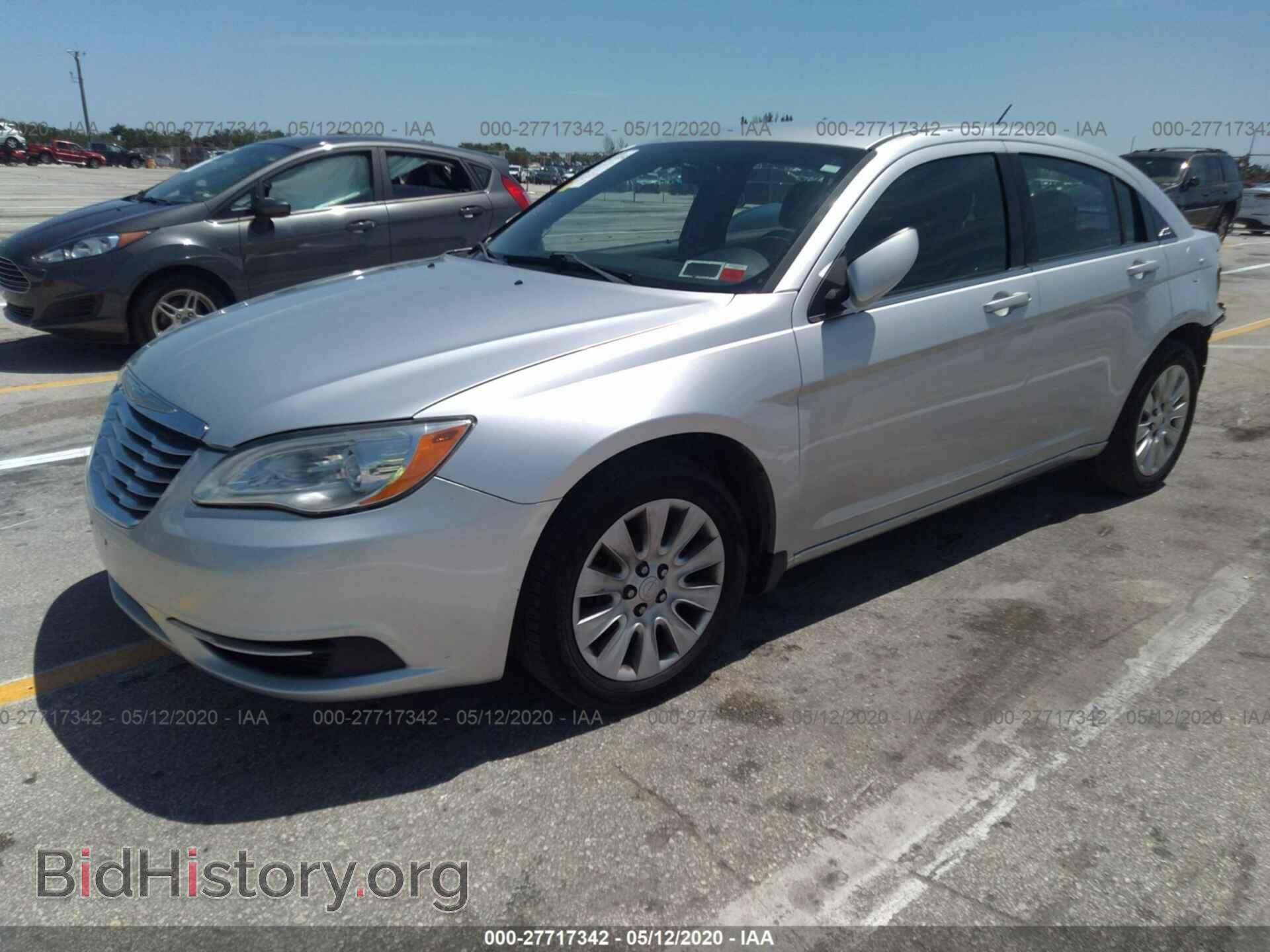 2012 CHRYSLER 200 - VIN: 1C3CCBAB8CN320713 - Фото 2