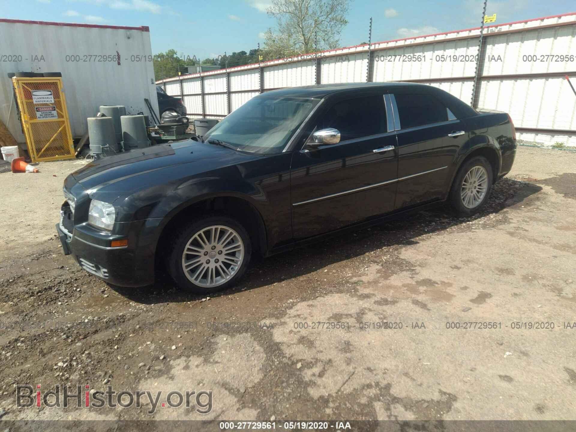 2010 CHRYSLER 300 - VIN: 2C3CA5CV3AH102201 - Фото 2