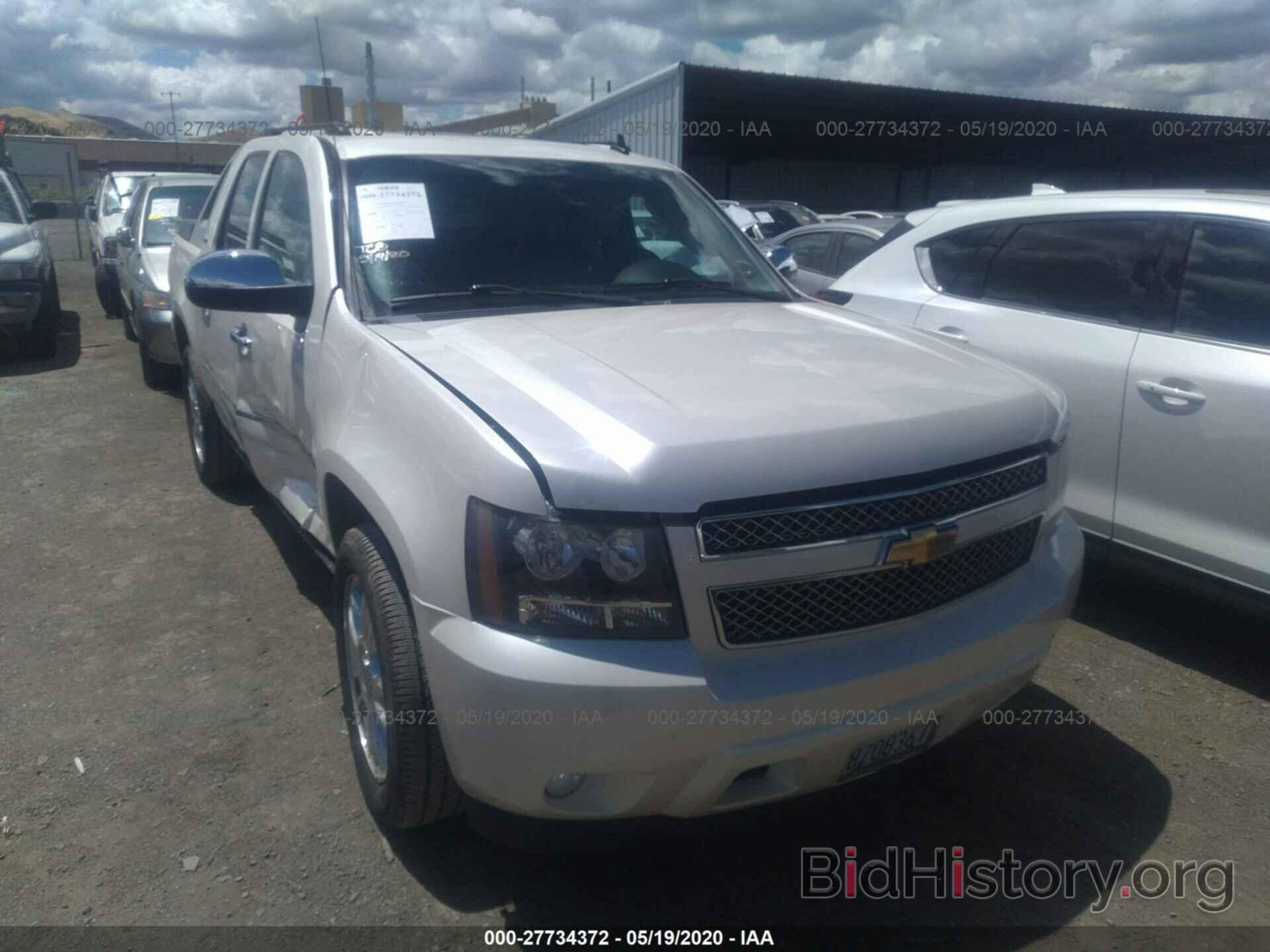 Photo 3GNVKGE02AG146227 - CHEVROLET AVALANCHE 2010