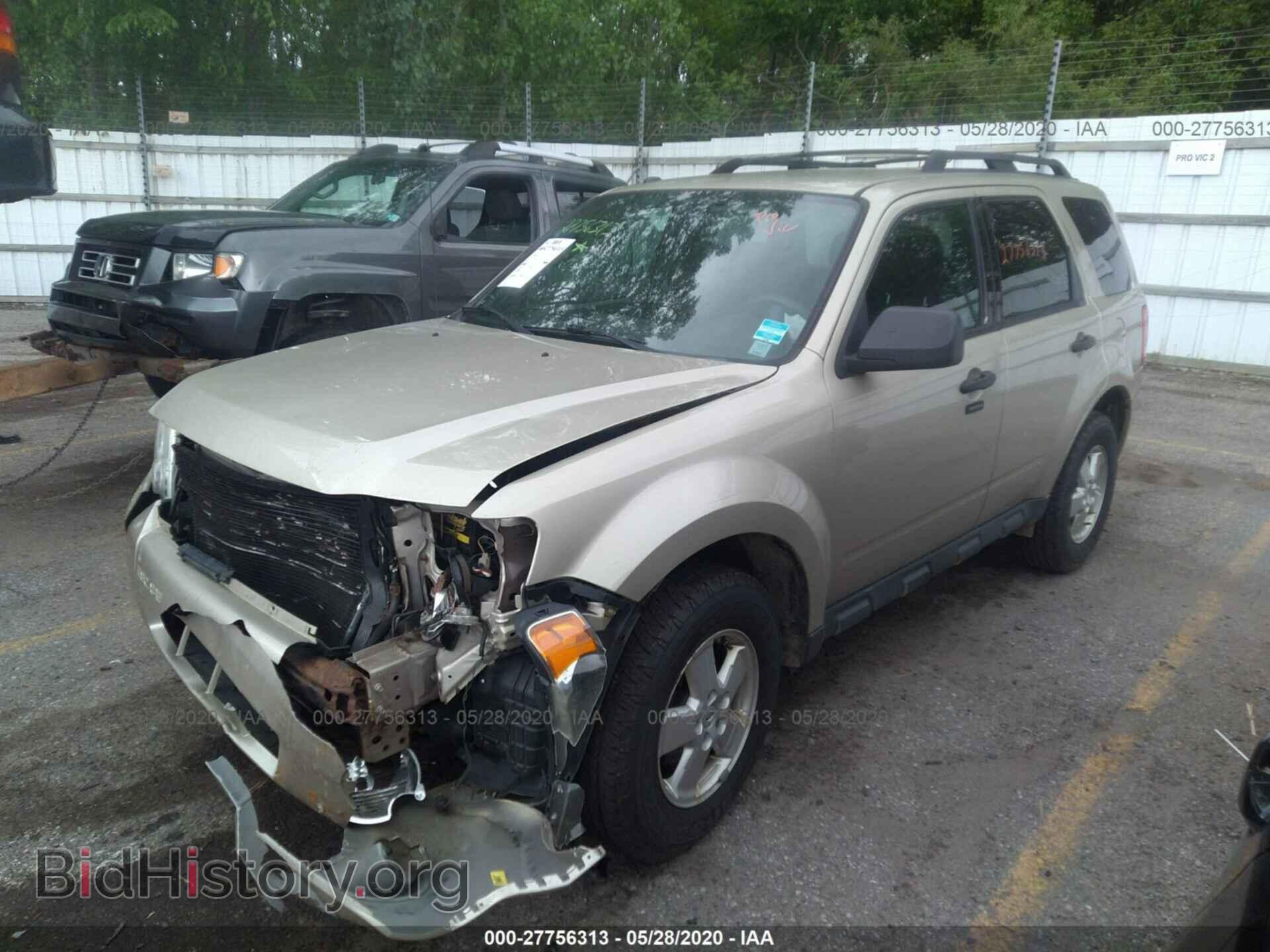 2011 FORD ESCAPE - VIN: 1FMCU0D73BKA40102 - Фото 2