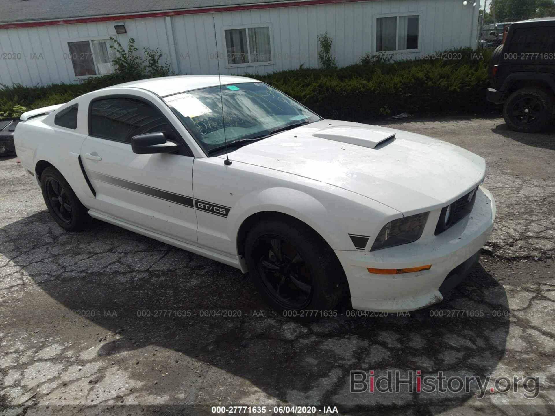 Photo 1ZVHT82H685118710 - FORD MUSTANG 2008