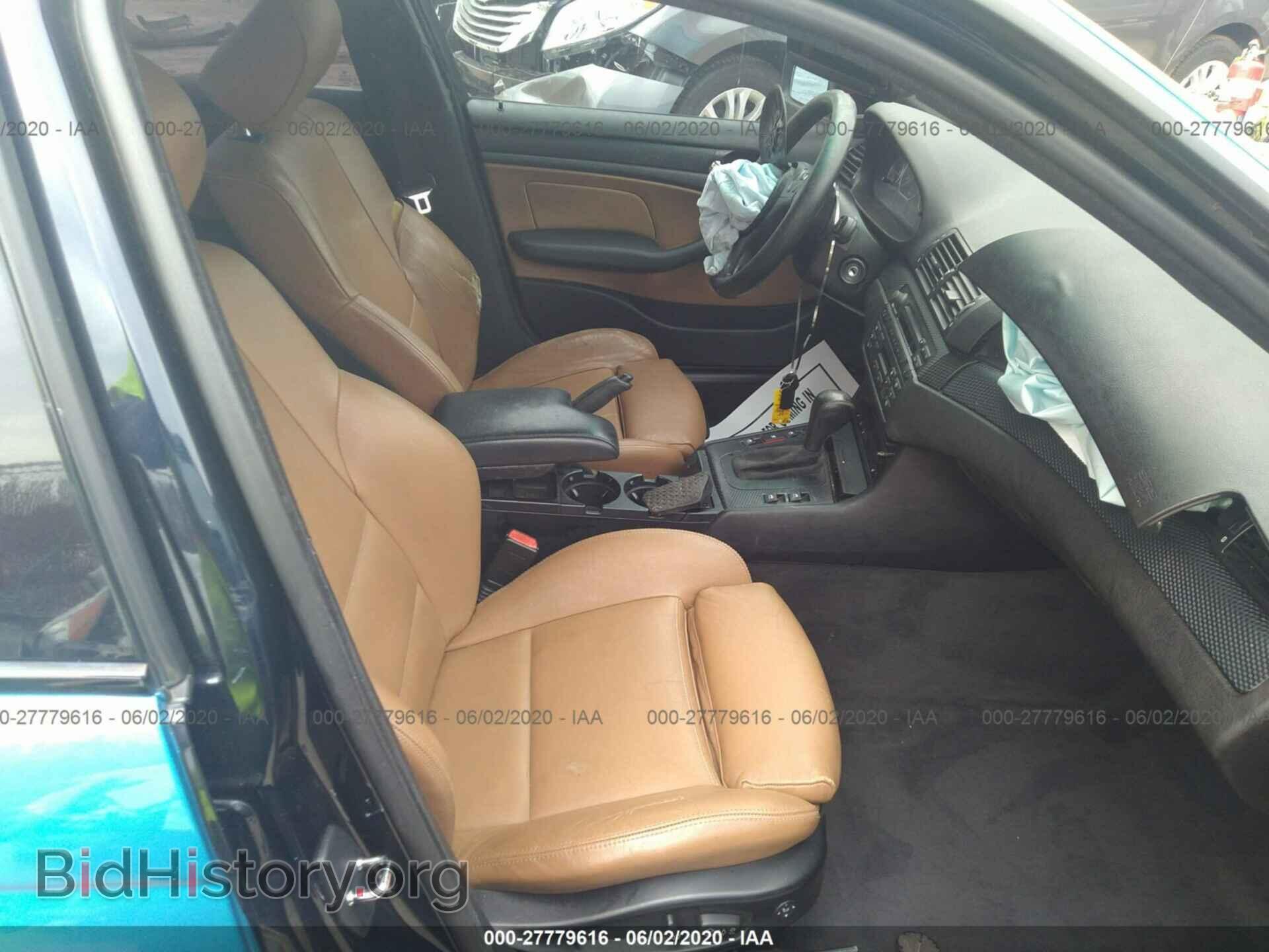 2005 BMW 330 - VIN: WBAEV53435KM41679 - Photo 5