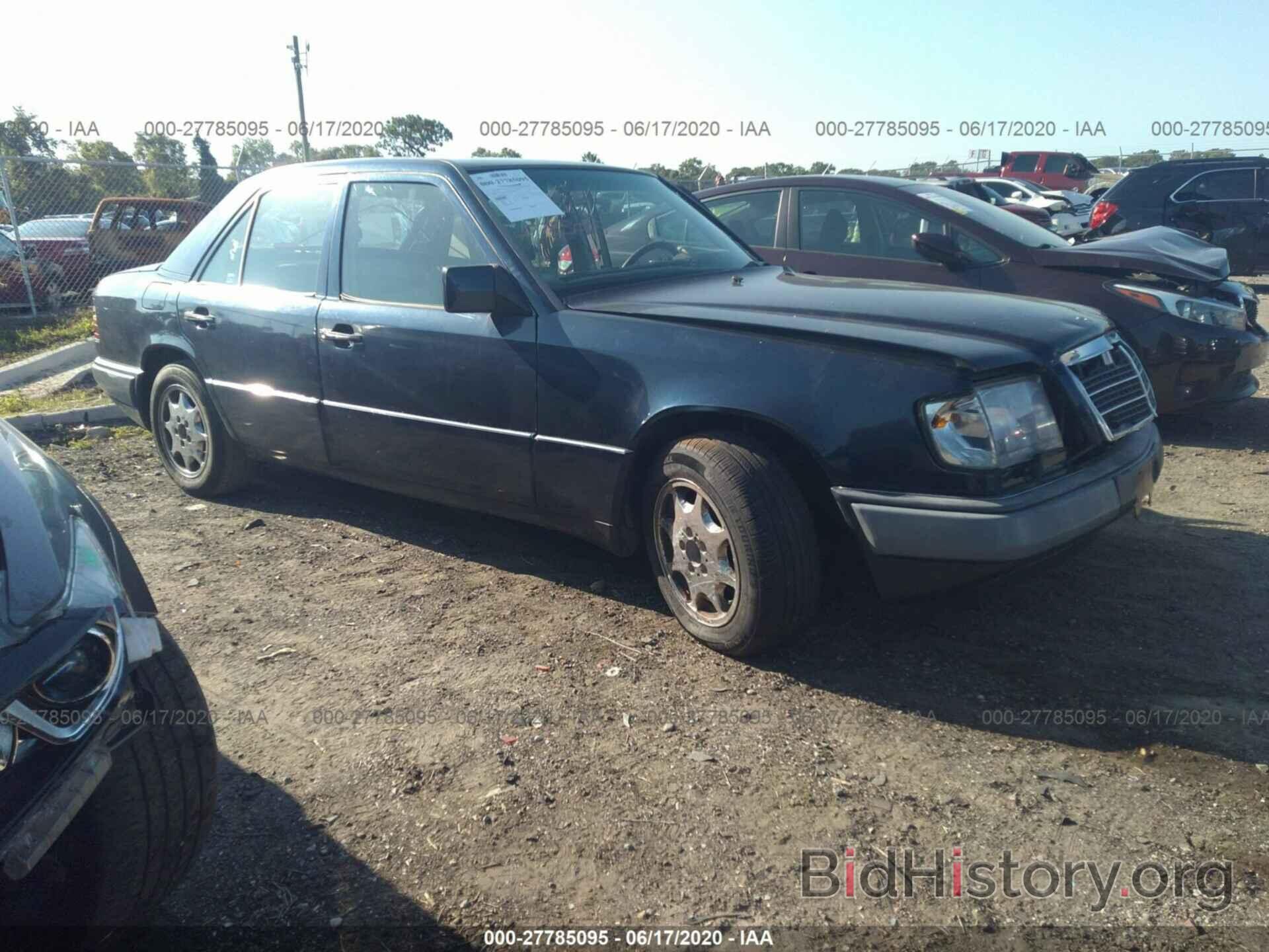 Photo WDBEA32E6SC239999 - MERCEDES-BENZ E 1995